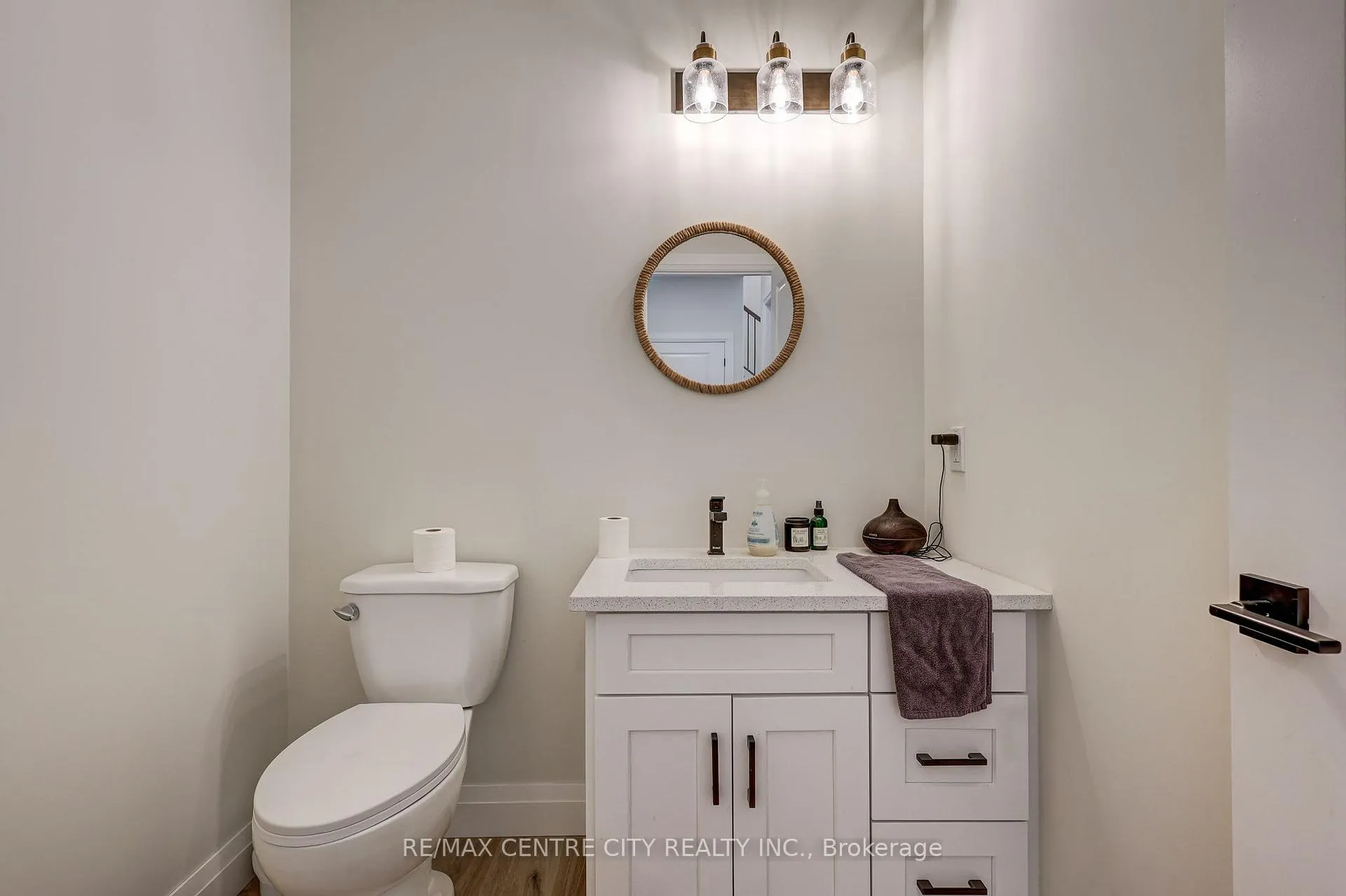 Photo 10 of 9 Delevan Crescent, Tillsonburg — HOMEH
