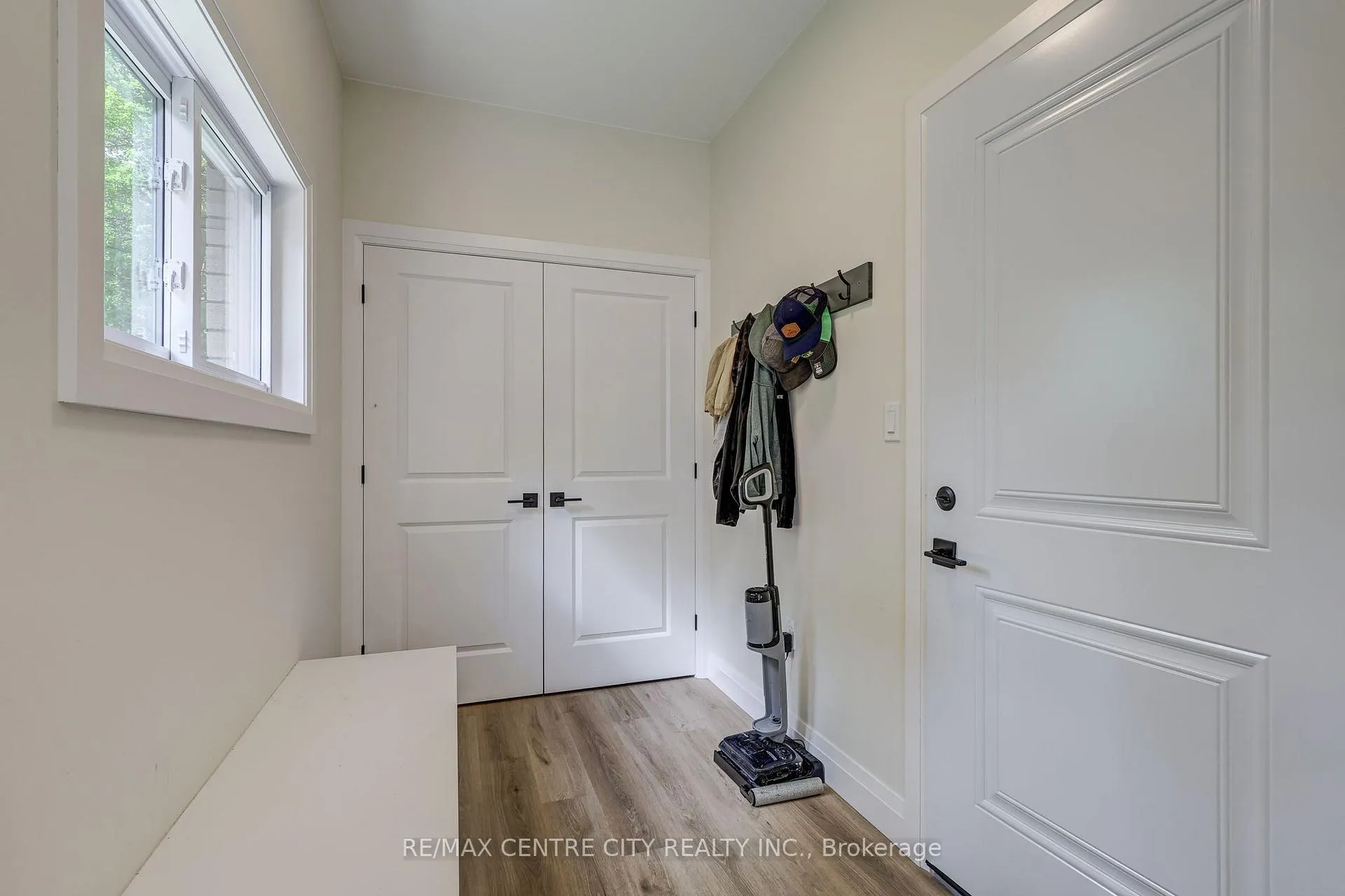 Photo 12 of 9 Delevan Crescent, Tillsonburg — HOMEH