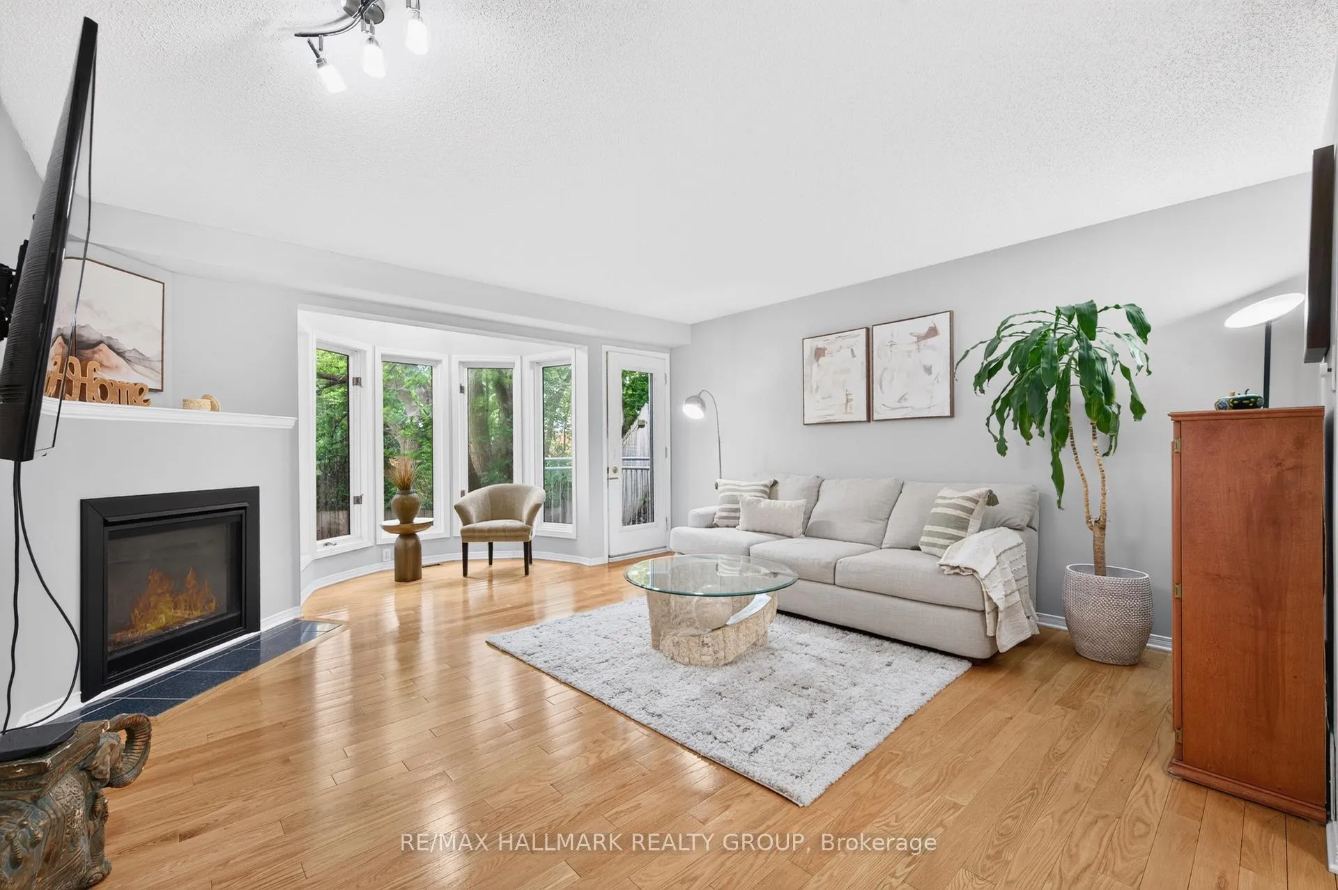 Photo 7 of Unit 2, 2949 Richmond Road, Ottawa, Britannia Heights — HOMEH
