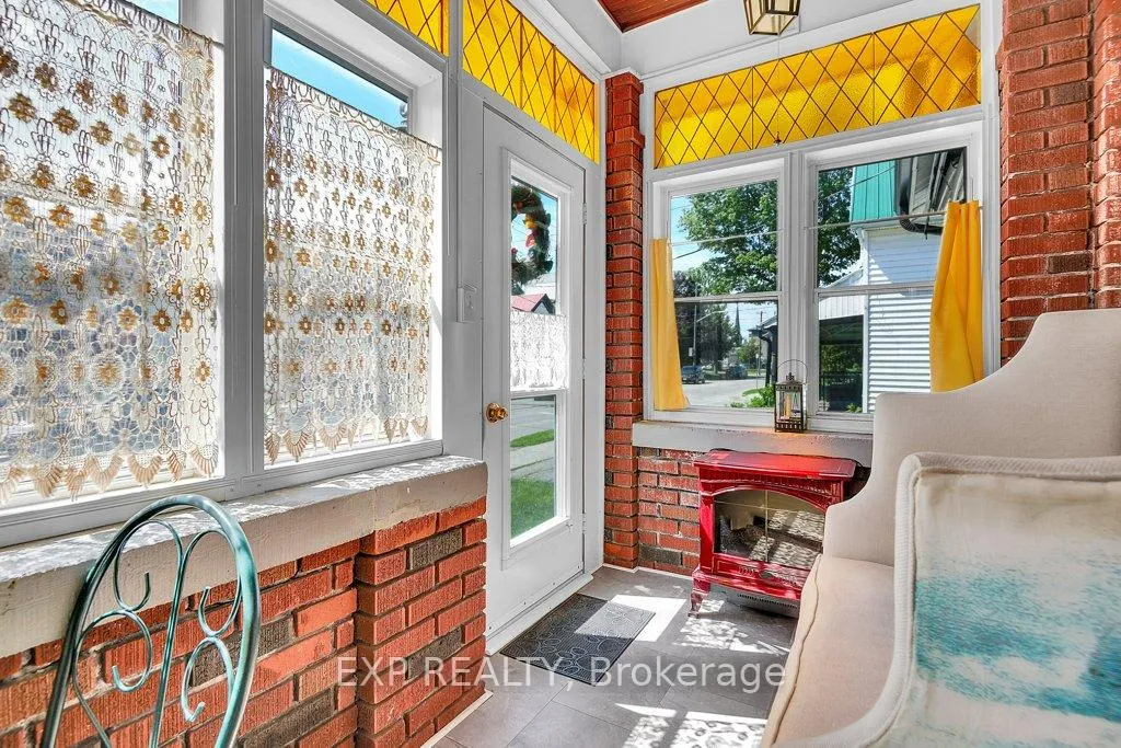Photo 5 of 46 James Street E, Brockville, Brockville — HOMEH