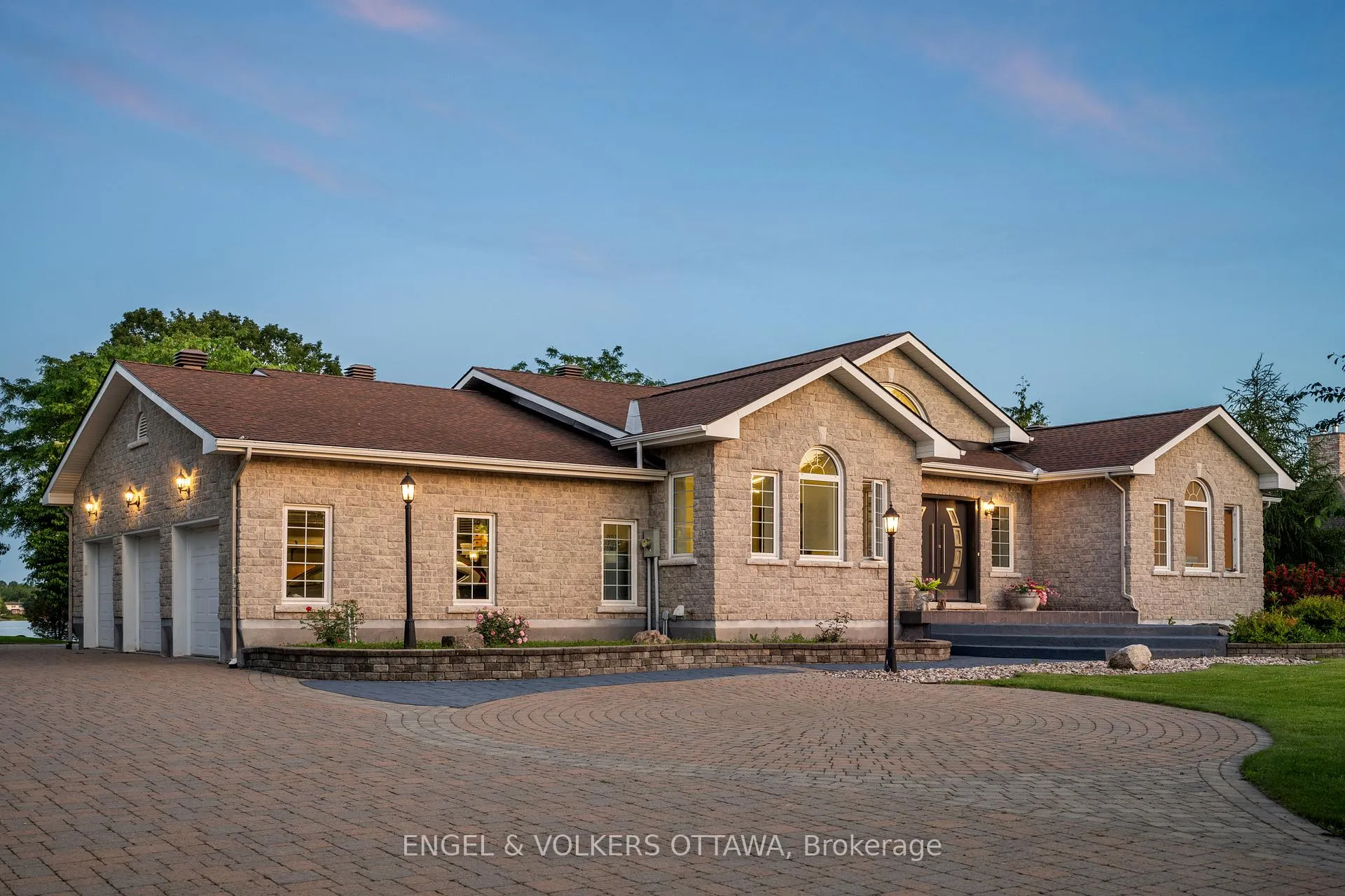 Photo 3 of 1562 Lakeshore Drive, Ottawa, Greely — HOMEH
