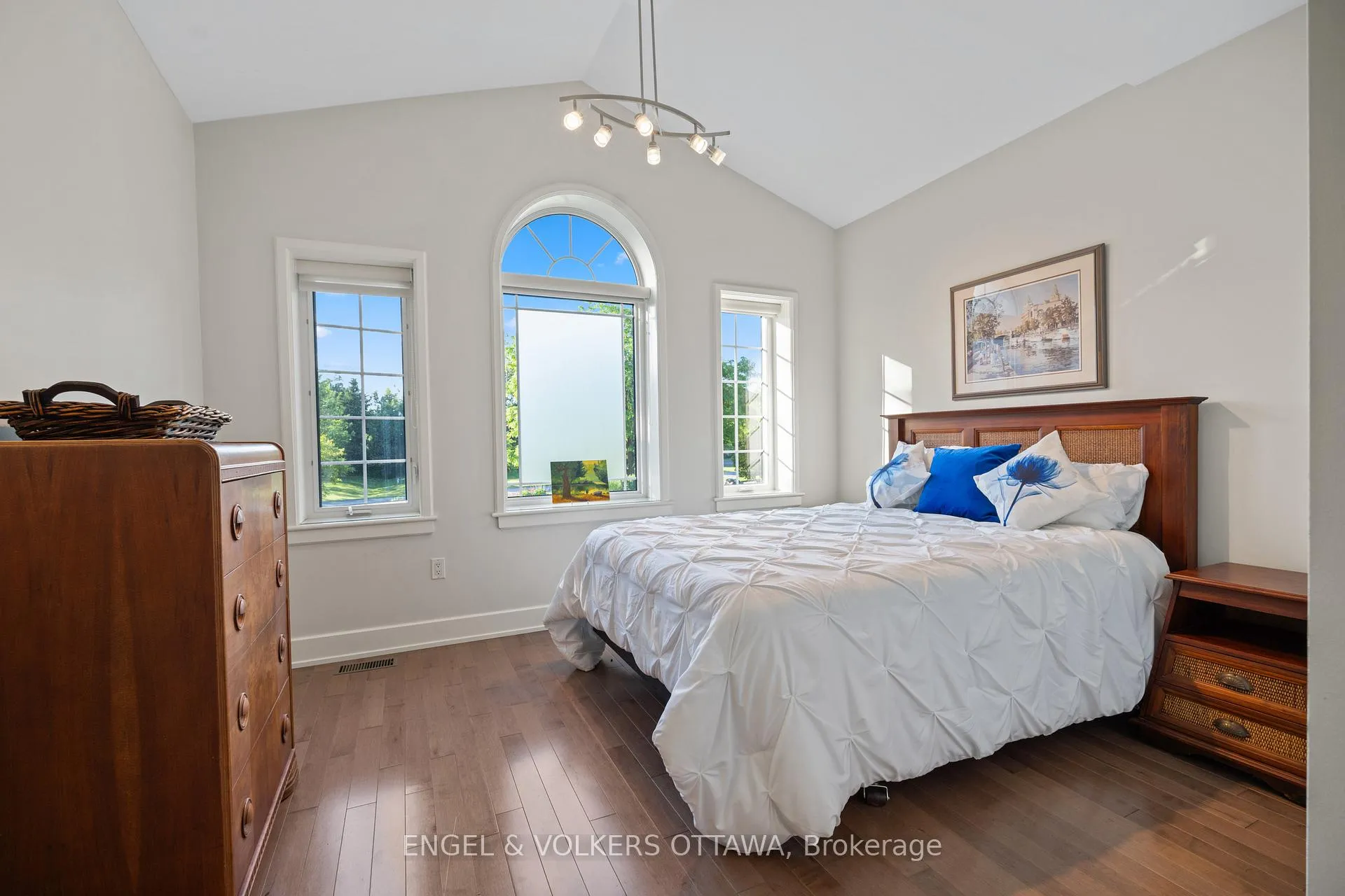 Photo 18 of 1562 Lakeshore Drive, Ottawa, Greely — HOMEH
