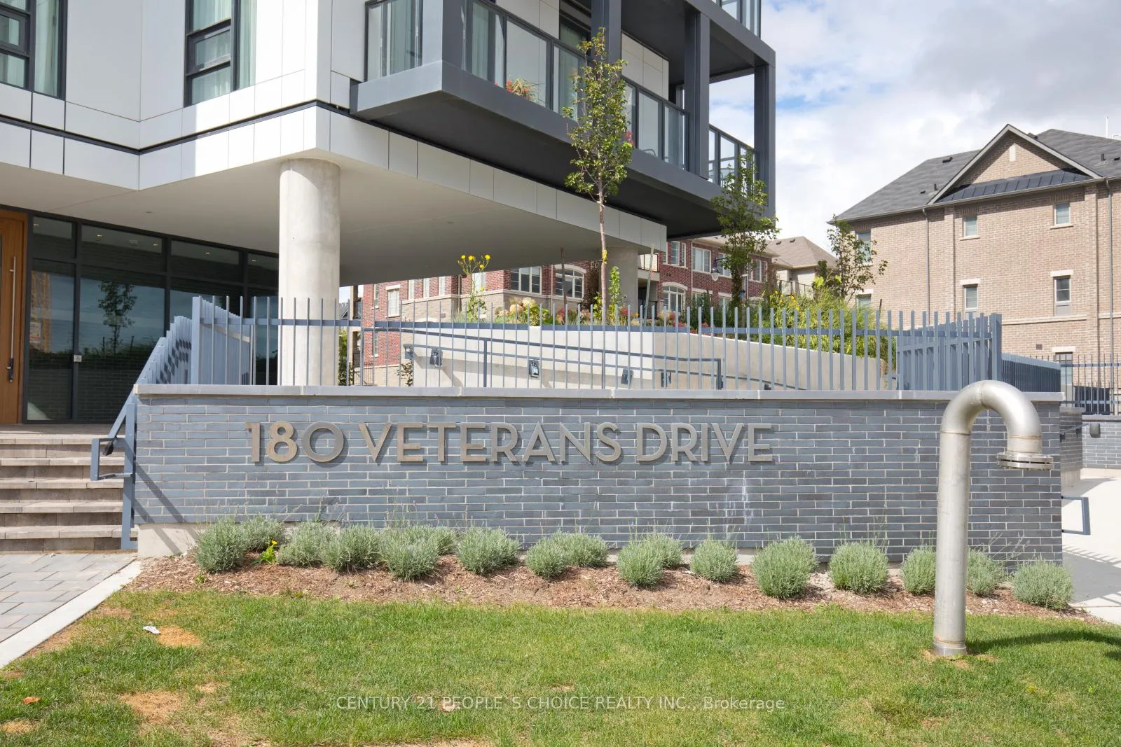 Photo 3 of Unit 302, 180 Veterans Drive, Brampton, Northwest Brampton — HOMEH