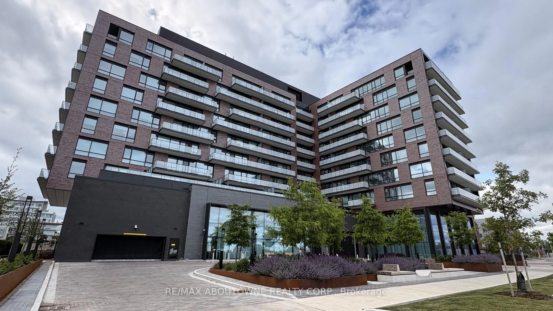 Photo 3 of Unit 708, 251 Masonry Way, Mississauga, Port Credit — HOMEH