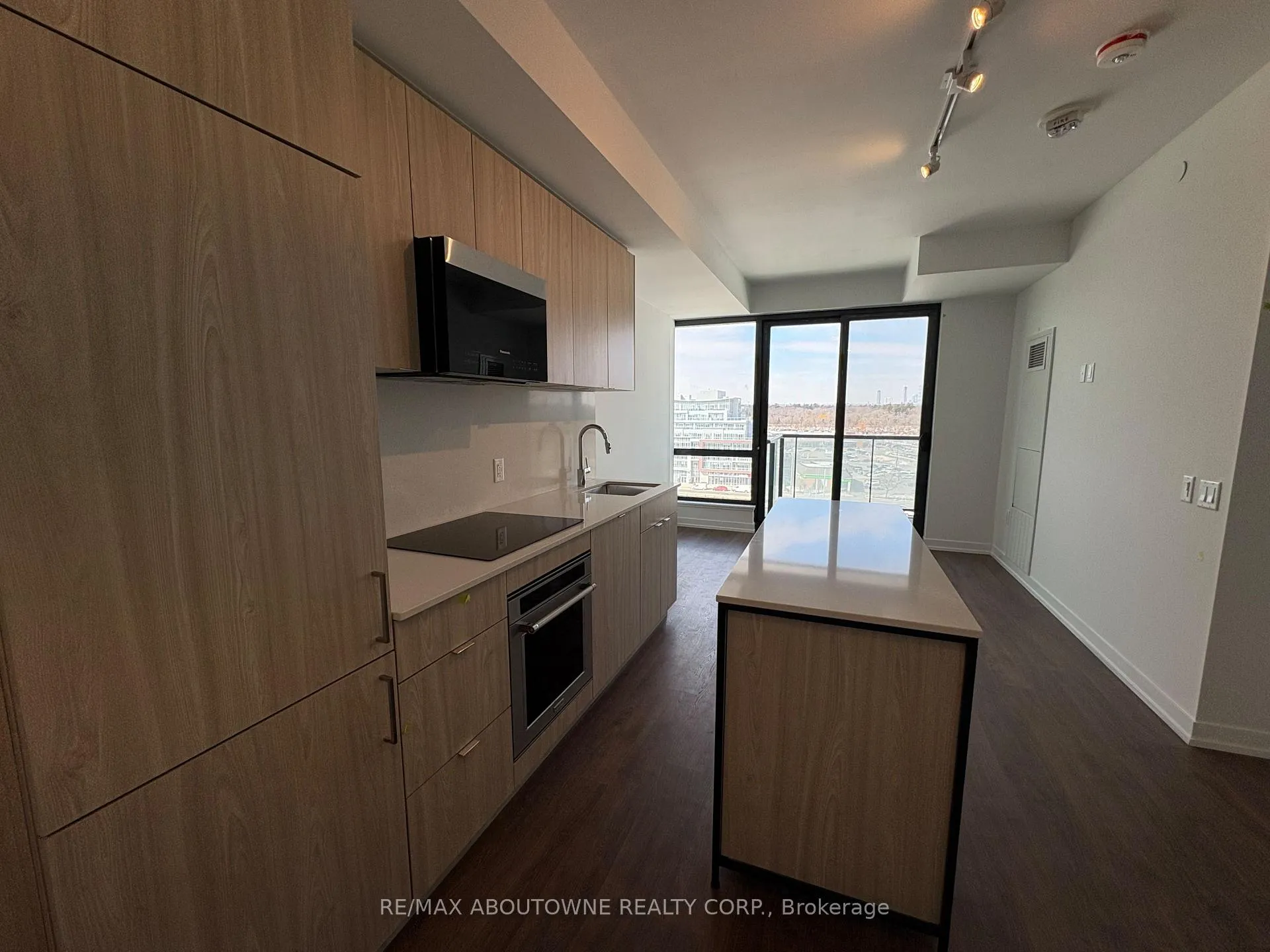 Photo 11 of Unit 708, 251 Masonry Way, Mississauga, Port Credit — HOMEH