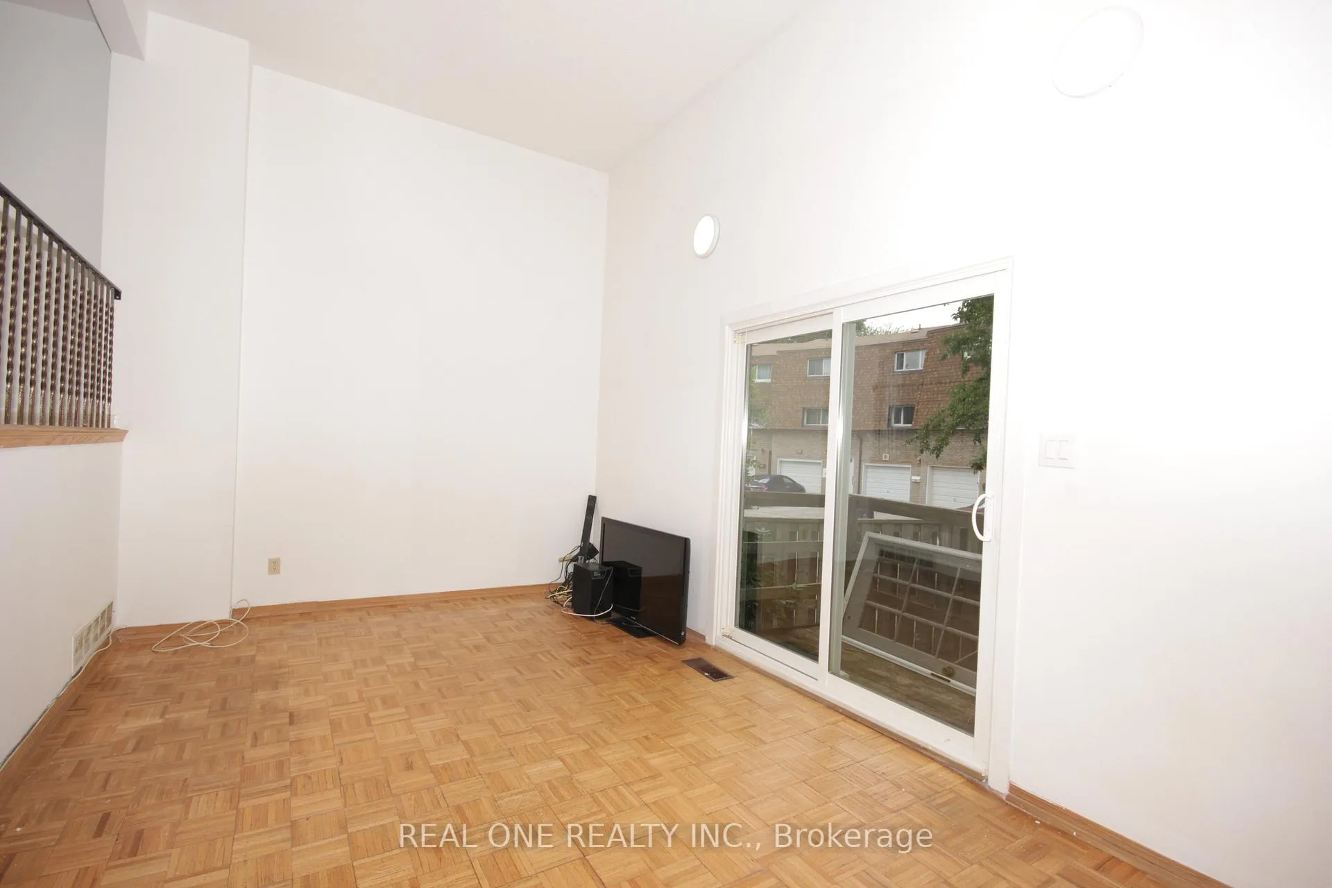 Photo 3 of 122 Beverly Glen Boulevard, Scarborough, L'Amoreaux — HOMEH