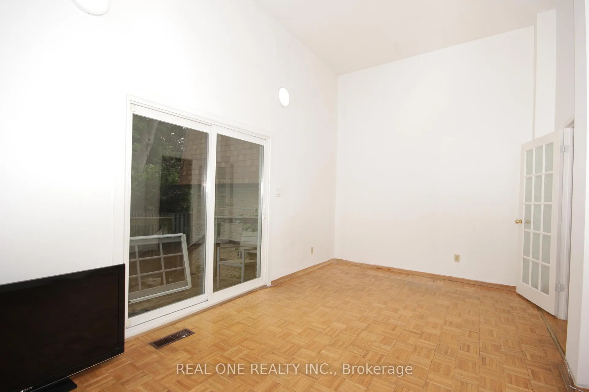 Photo 4 of 122 Beverly Glen Boulevard, Scarborough, L'Amoreaux — HOMEH