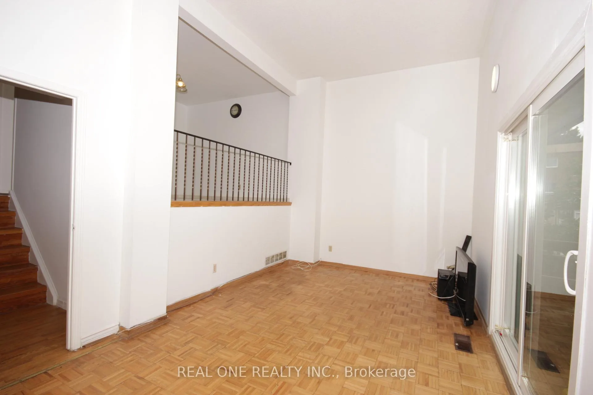 Photo 5 of 122 Beverly Glen Boulevard, Scarborough, L'Amoreaux — HOMEH