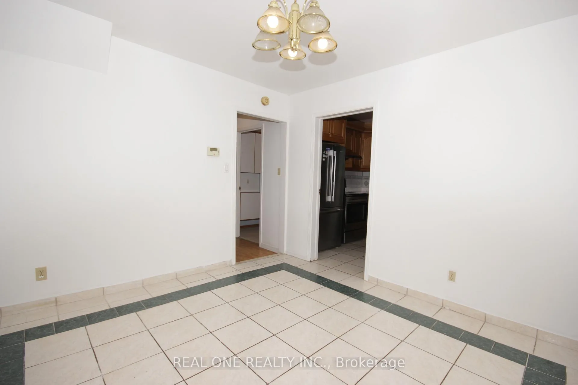 Photo 7 of 122 Beverly Glen Boulevard, Scarborough, L'Amoreaux — HOMEH