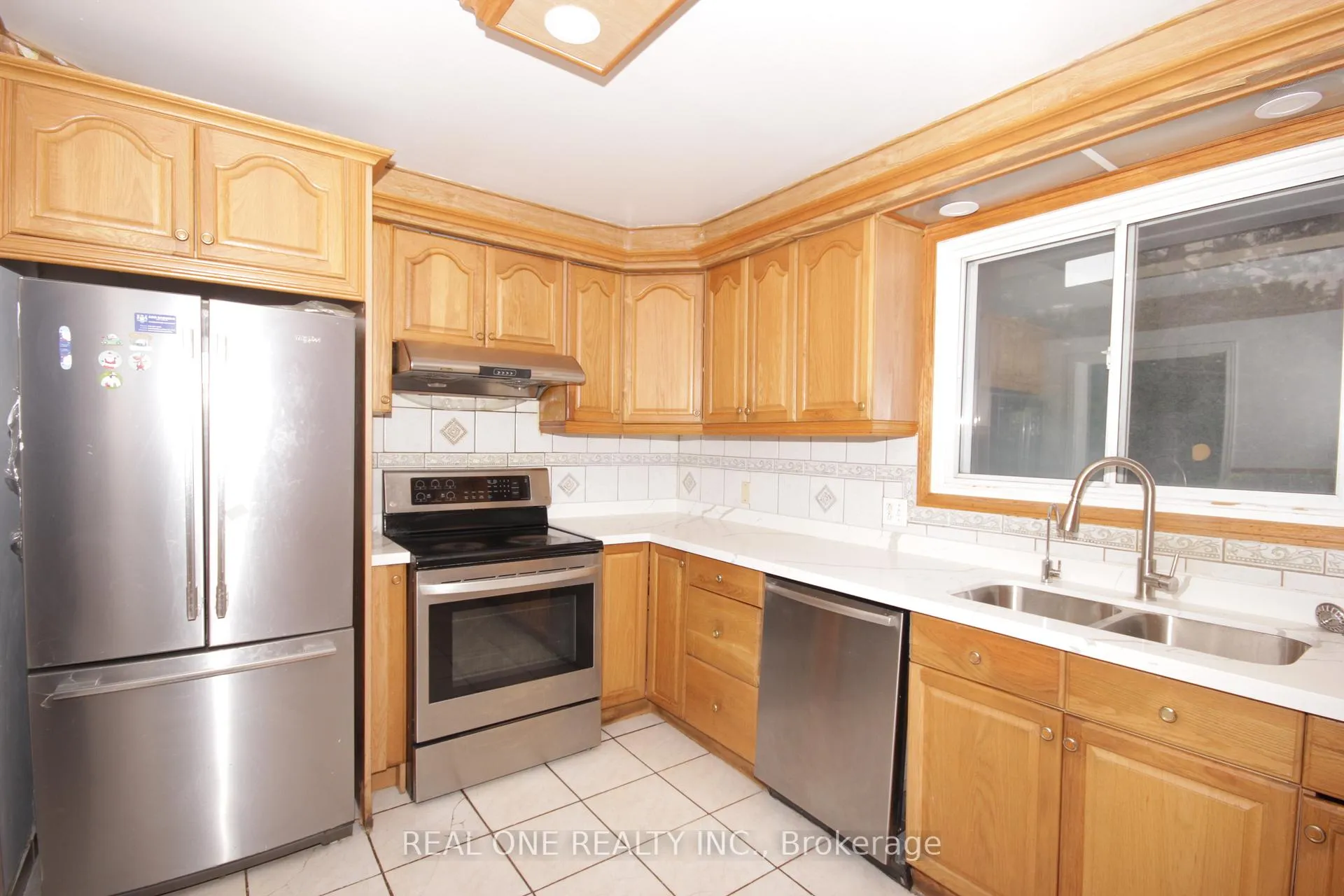 Photo 8 of 122 Beverly Glen Boulevard, Scarborough, L'Amoreaux — HOMEH