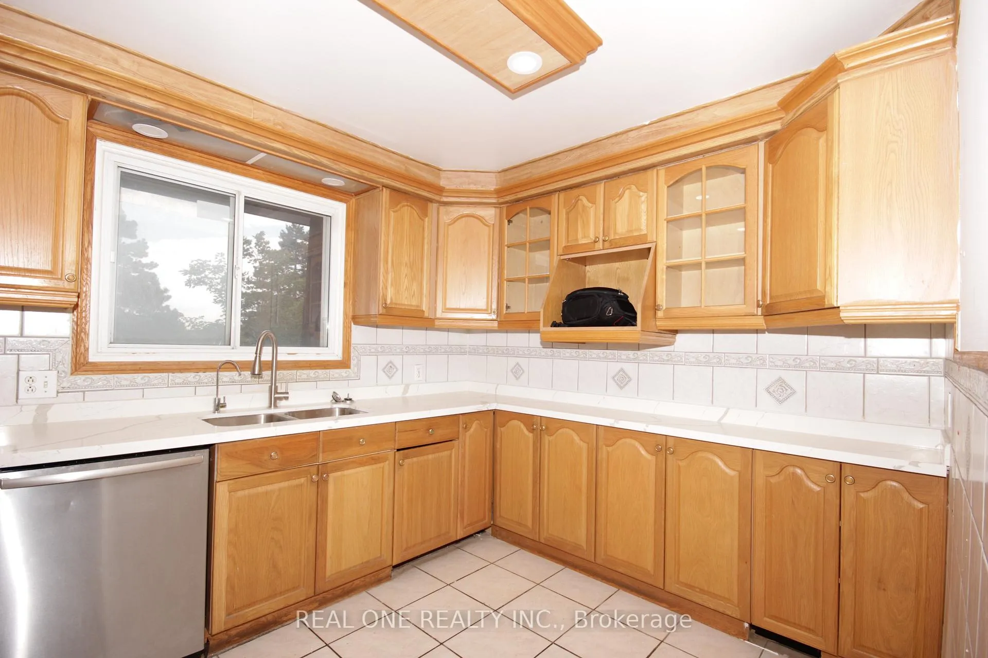 Photo 9 of 122 Beverly Glen Boulevard, Scarborough, L'Amoreaux — HOMEH