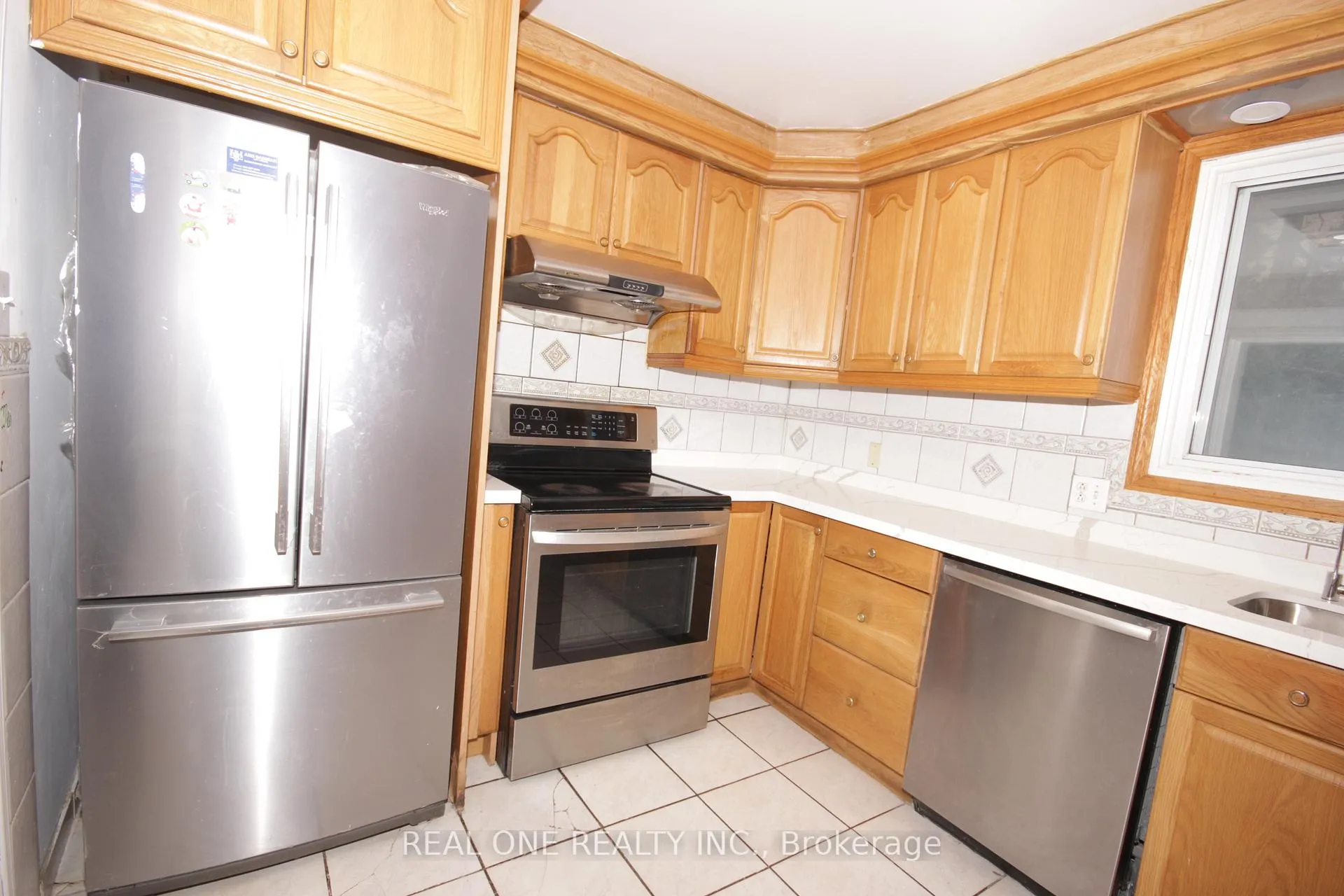 Photo 10 of 122 Beverly Glen Boulevard, Scarborough, L'Amoreaux — HOMEH
