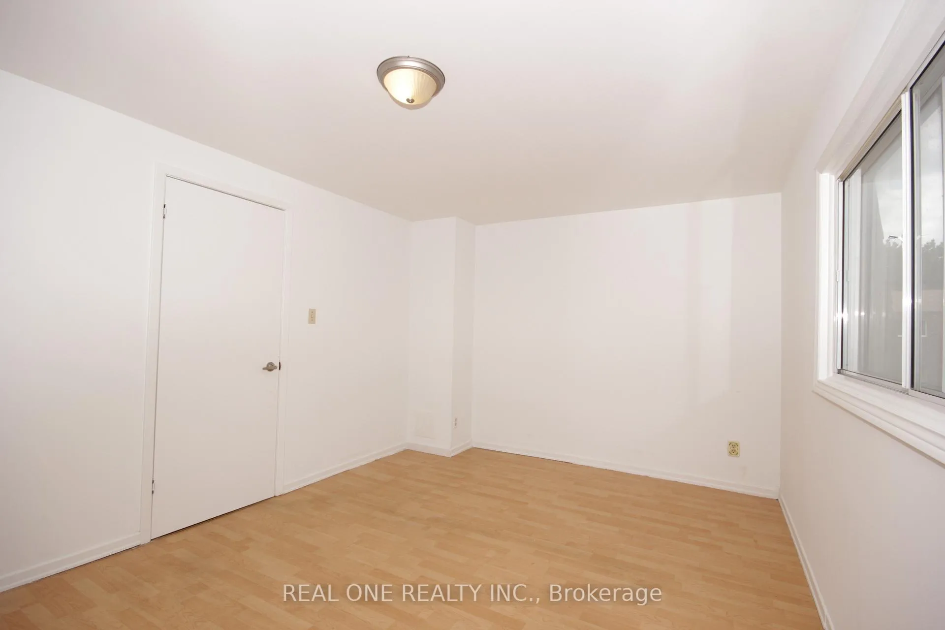 Photo 13 of 122 Beverly Glen Boulevard, Scarborough, L'Amoreaux — HOMEH