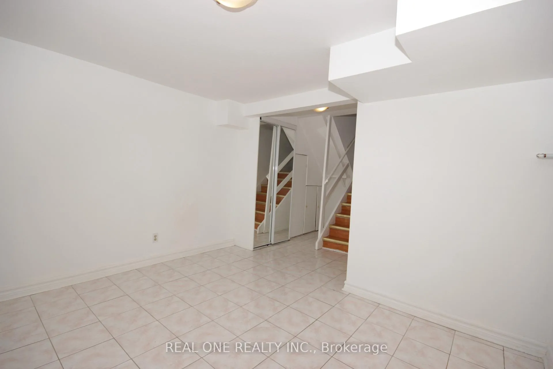Photo 23 of 122 Beverly Glen Boulevard, Scarborough, L'Amoreaux — HOMEH