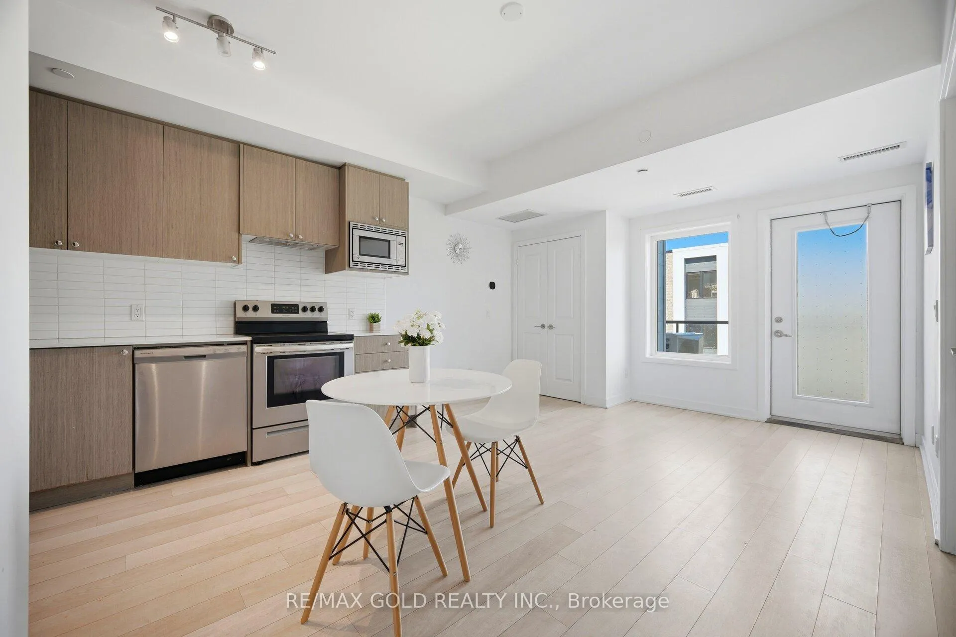 Photo 7 of Unit 204, 155 Downsview Park Boulevard, North York, Downsview-Roding-CFB — HOMEH