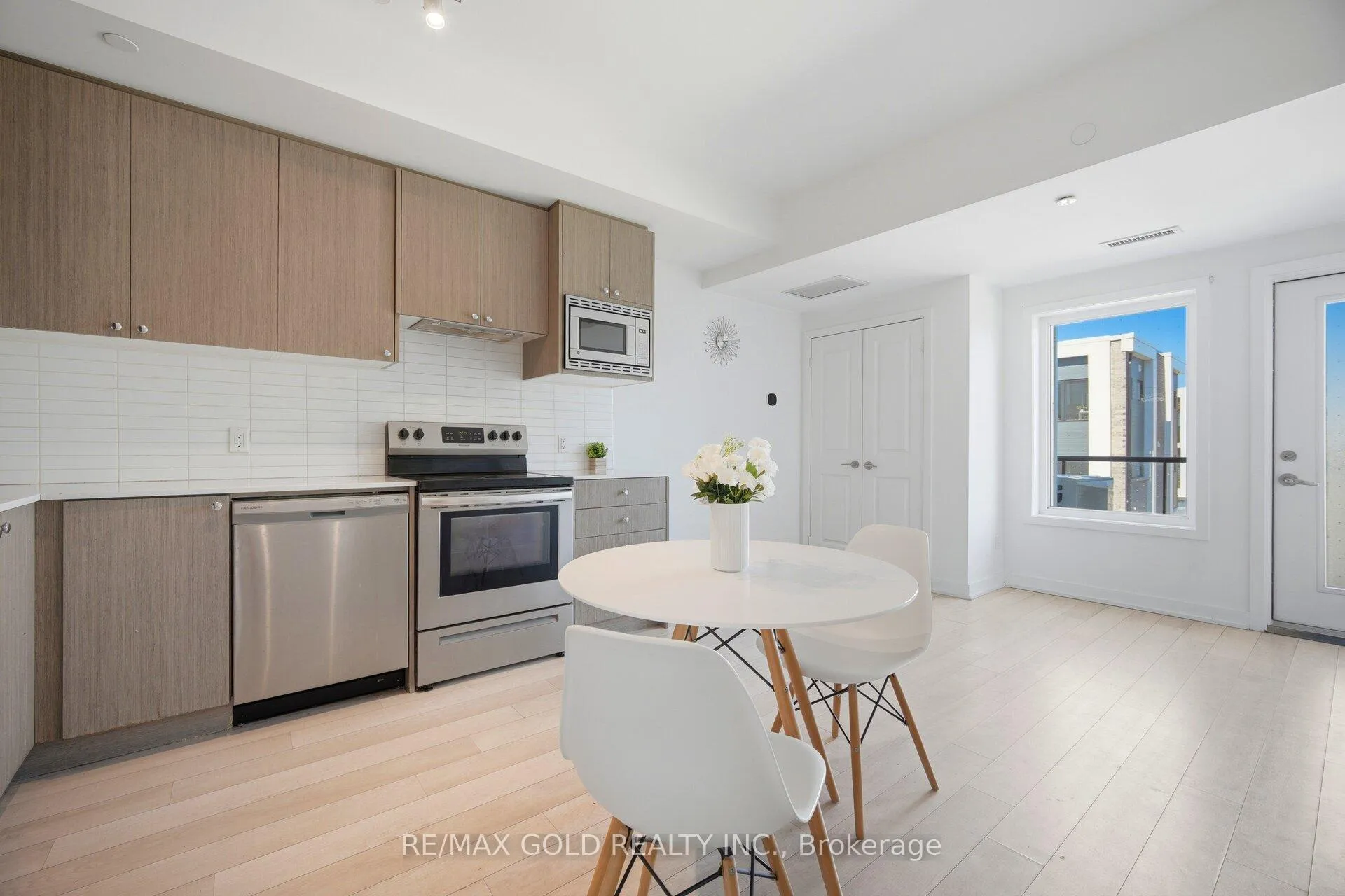 Photo 10 of Unit 204, 155 Downsview Park Boulevard, North York, Downsview-Roding-CFB — HOMEH