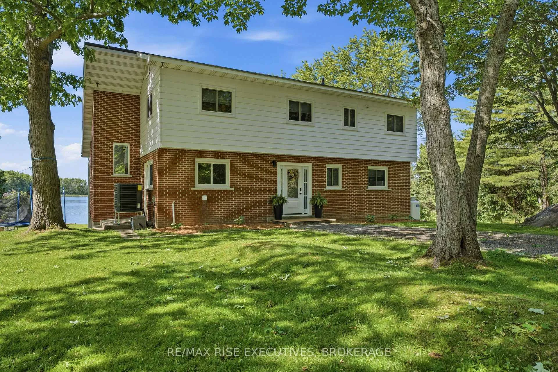 Photo 7 of 1520 Shore Road, Kingston, City North of 401 — HOMEH