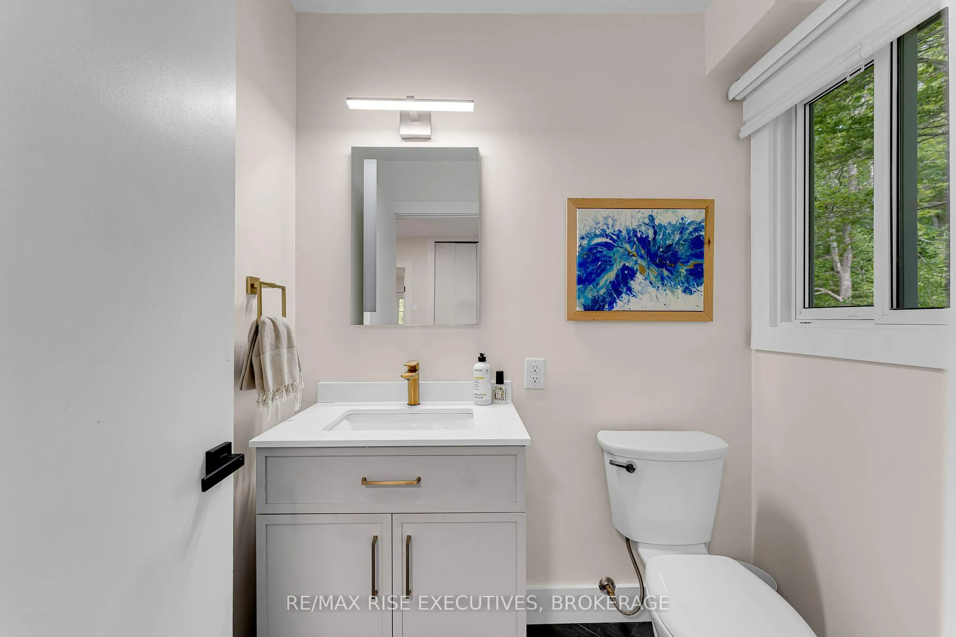 Photo 10 of 1520 Shore Road, Kingston, City North of 401 — HOMEH
