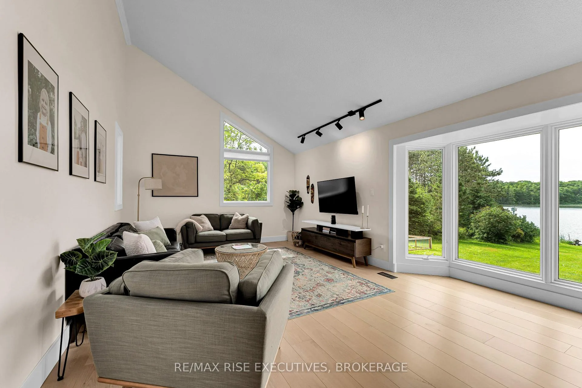 Photo 13 of 1520 Shore Road, Kingston, City North of 401 — HOMEH