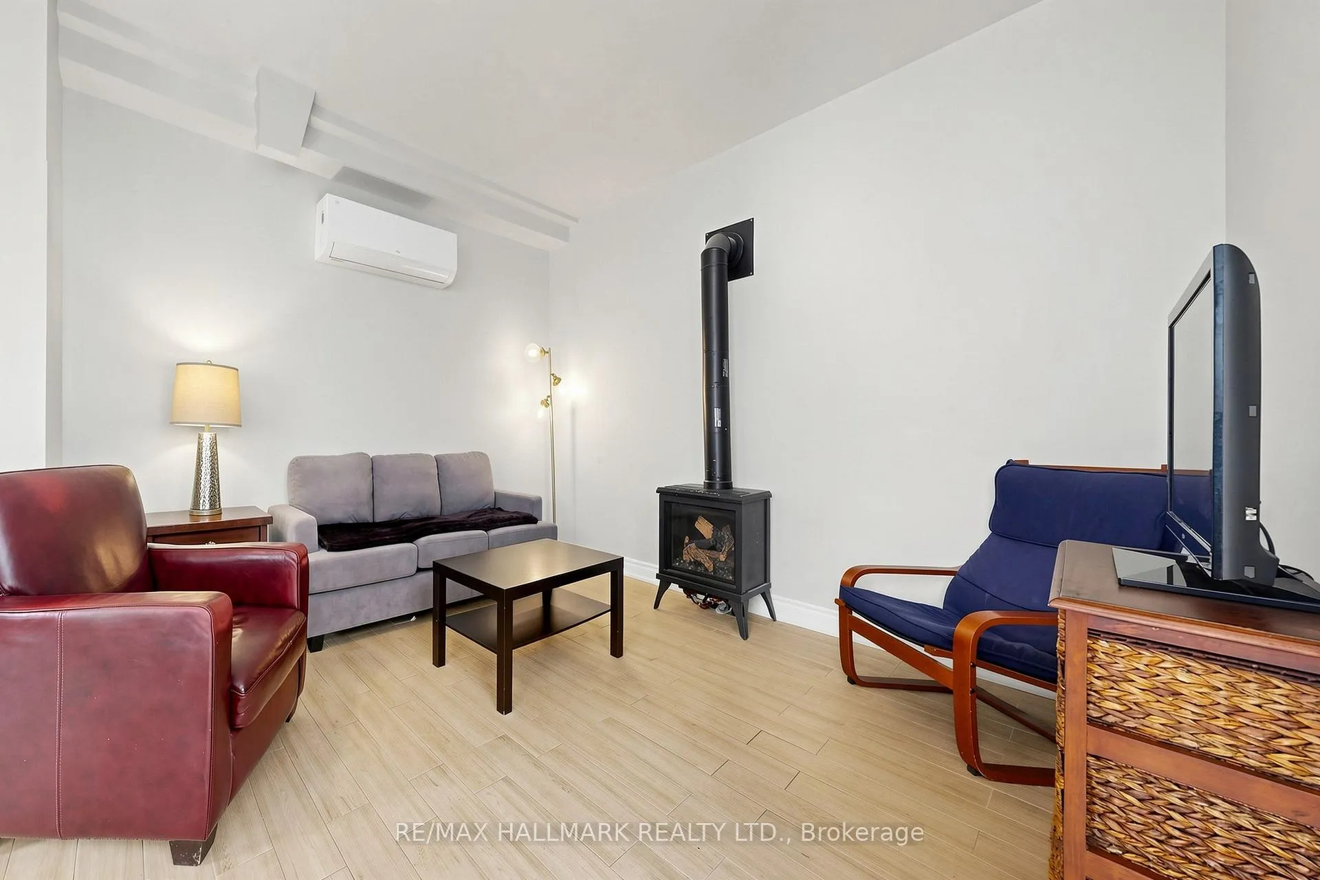 Photo 2 of 856B Millwood Road, Toronto, Leaside — HOMEH