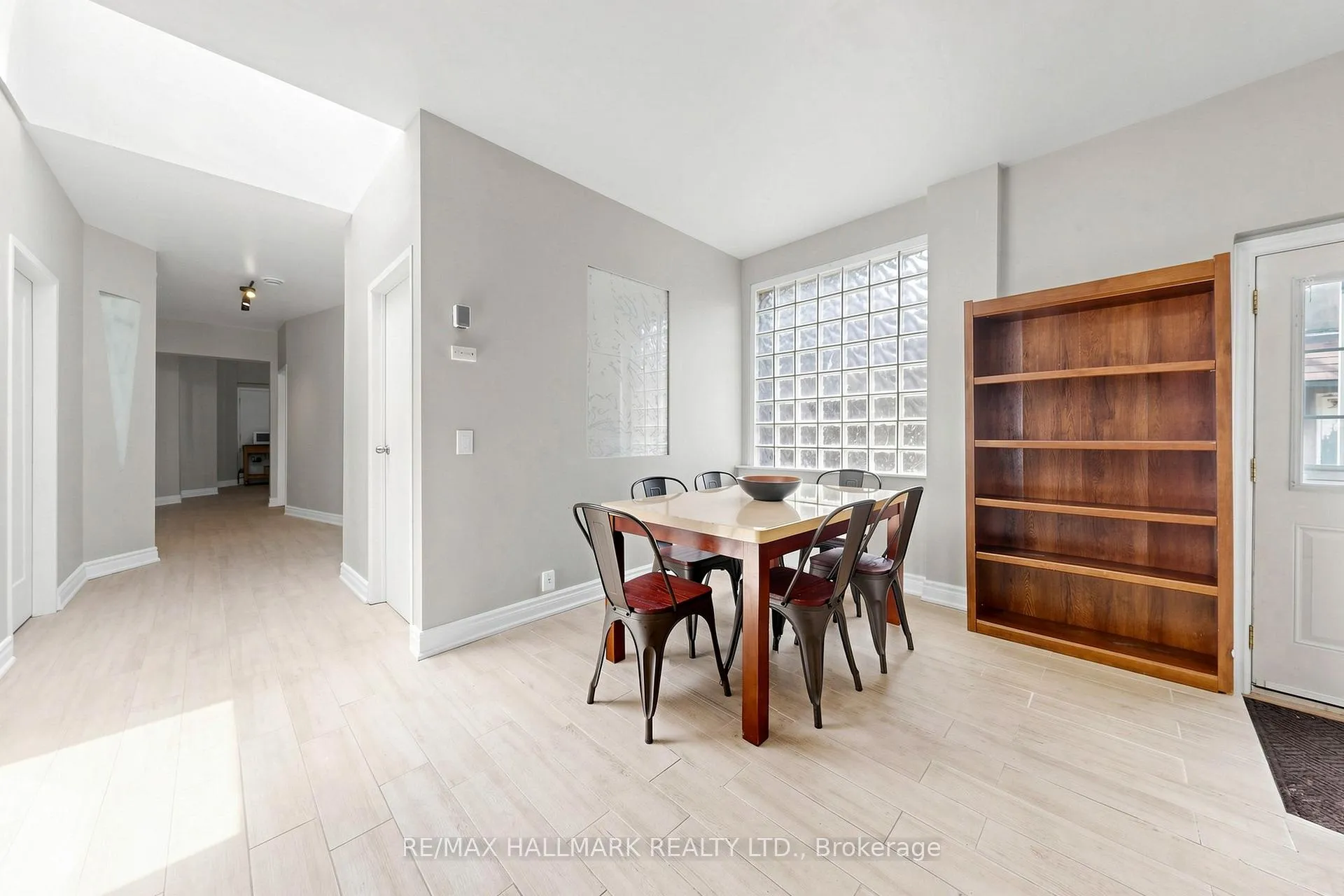 Photo 5 of 856B Millwood Road, Toronto, Leaside — HOMEH