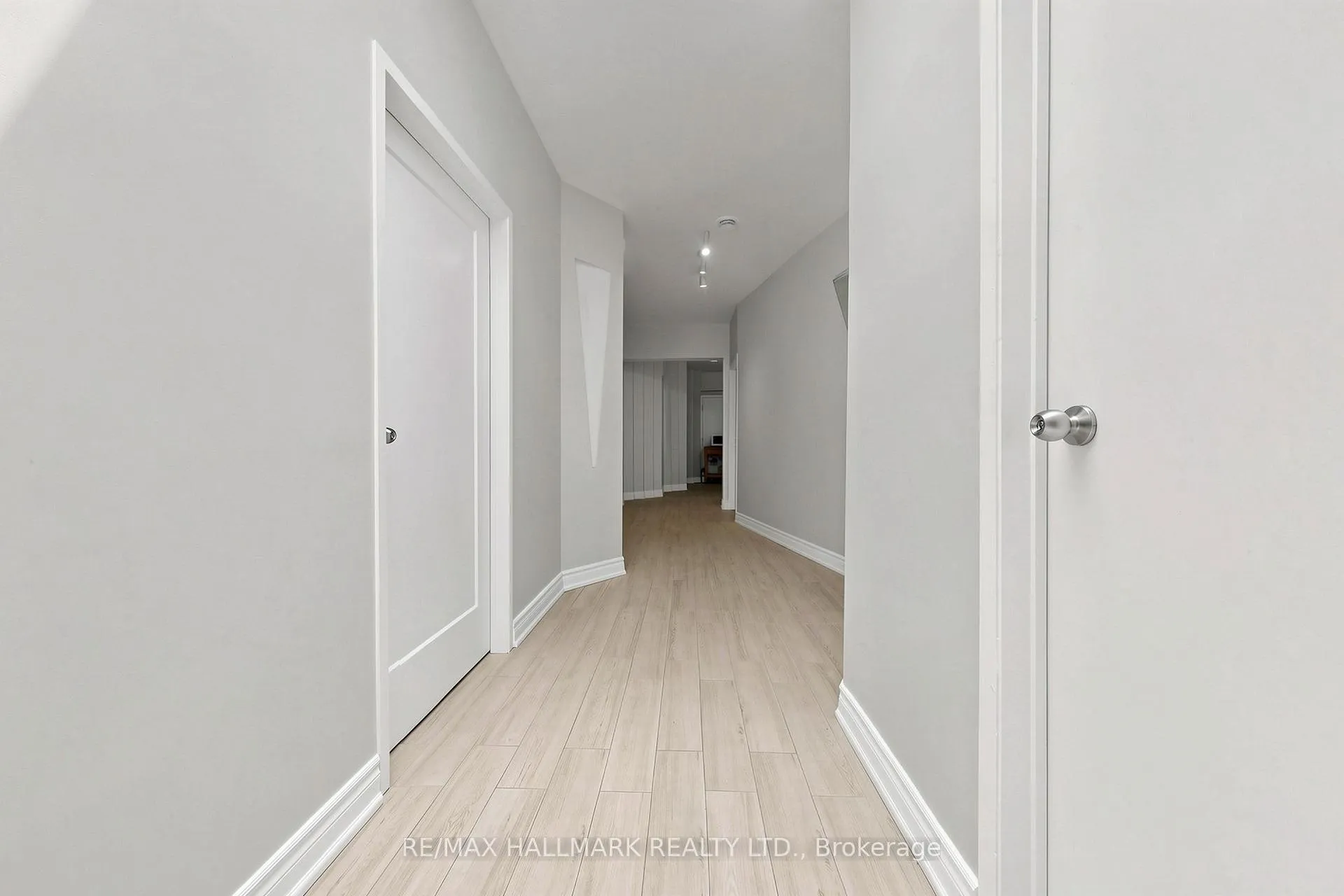 Photo 10 of 856B Millwood Road, Toronto, Leaside — HOMEH