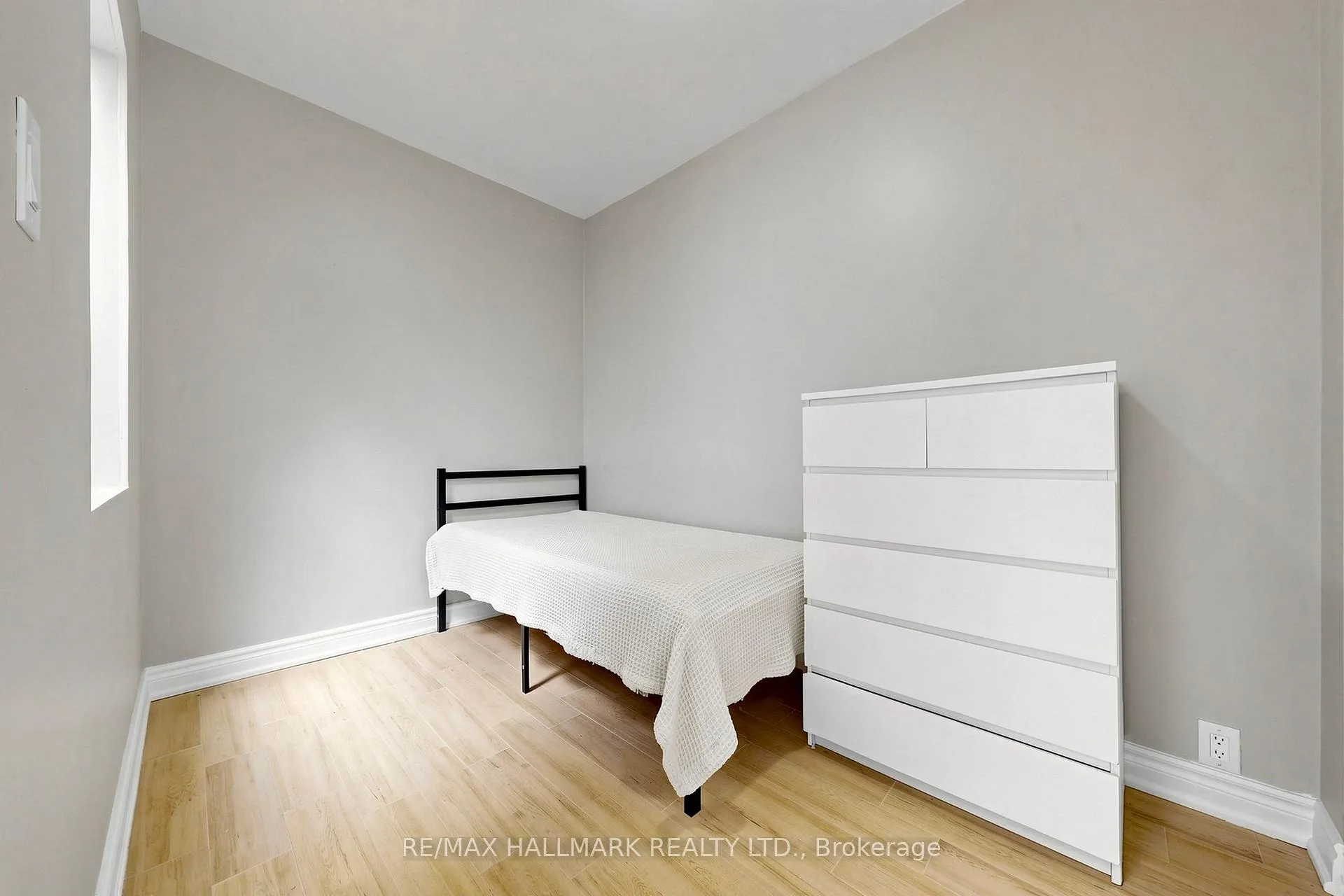 Photo 12 of 856B Millwood Road, Toronto, Leaside — HOMEH