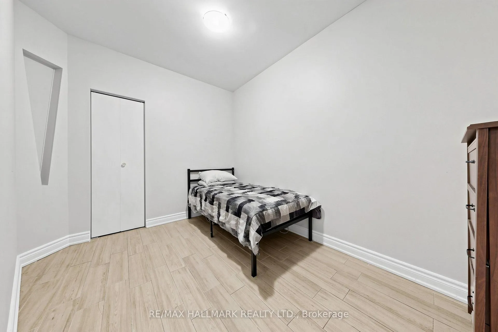 Photo 13 of 856B Millwood Road, Toronto, Leaside — HOMEH