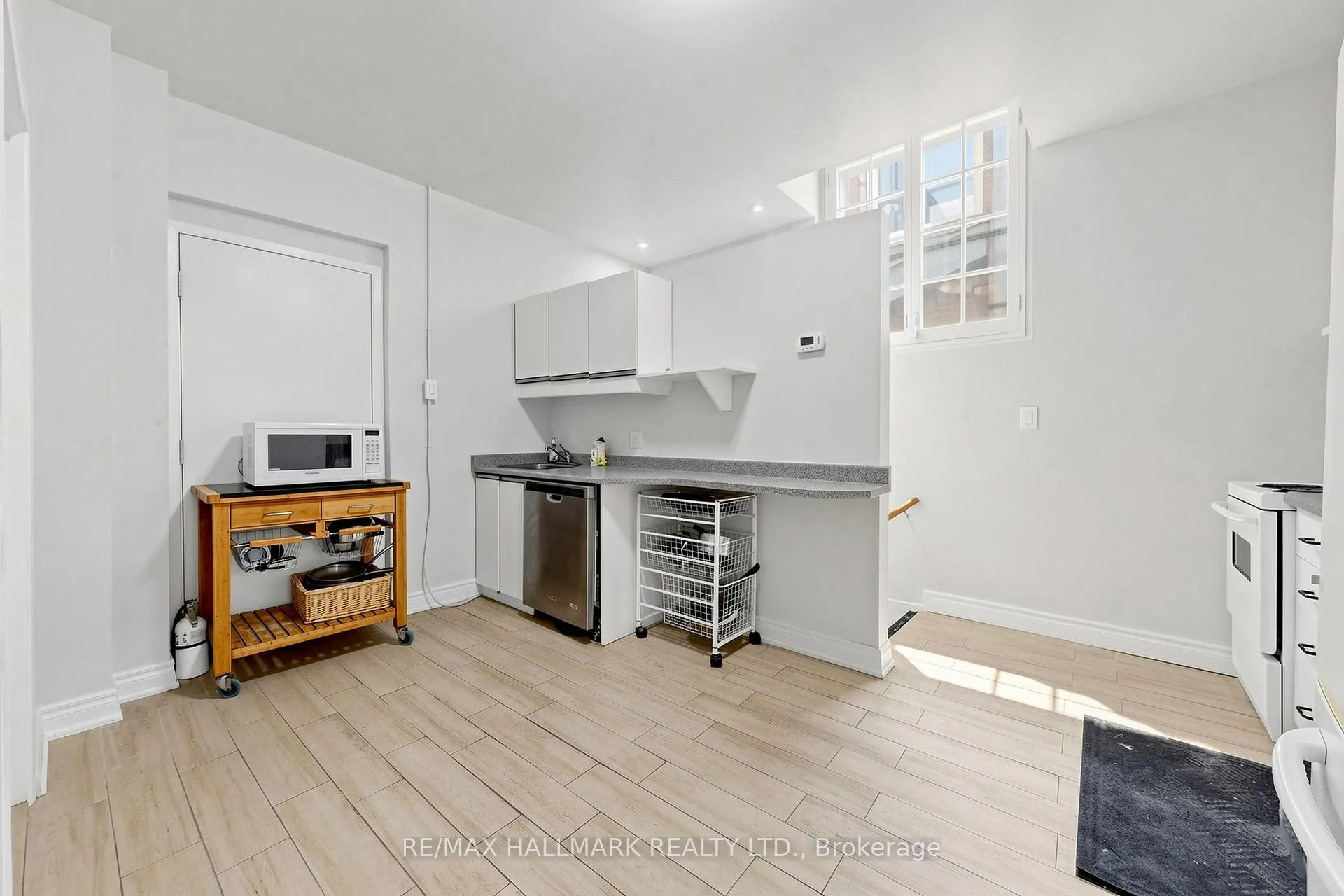 Photo 18 of 856B Millwood Road, Toronto, Leaside — HOMEH