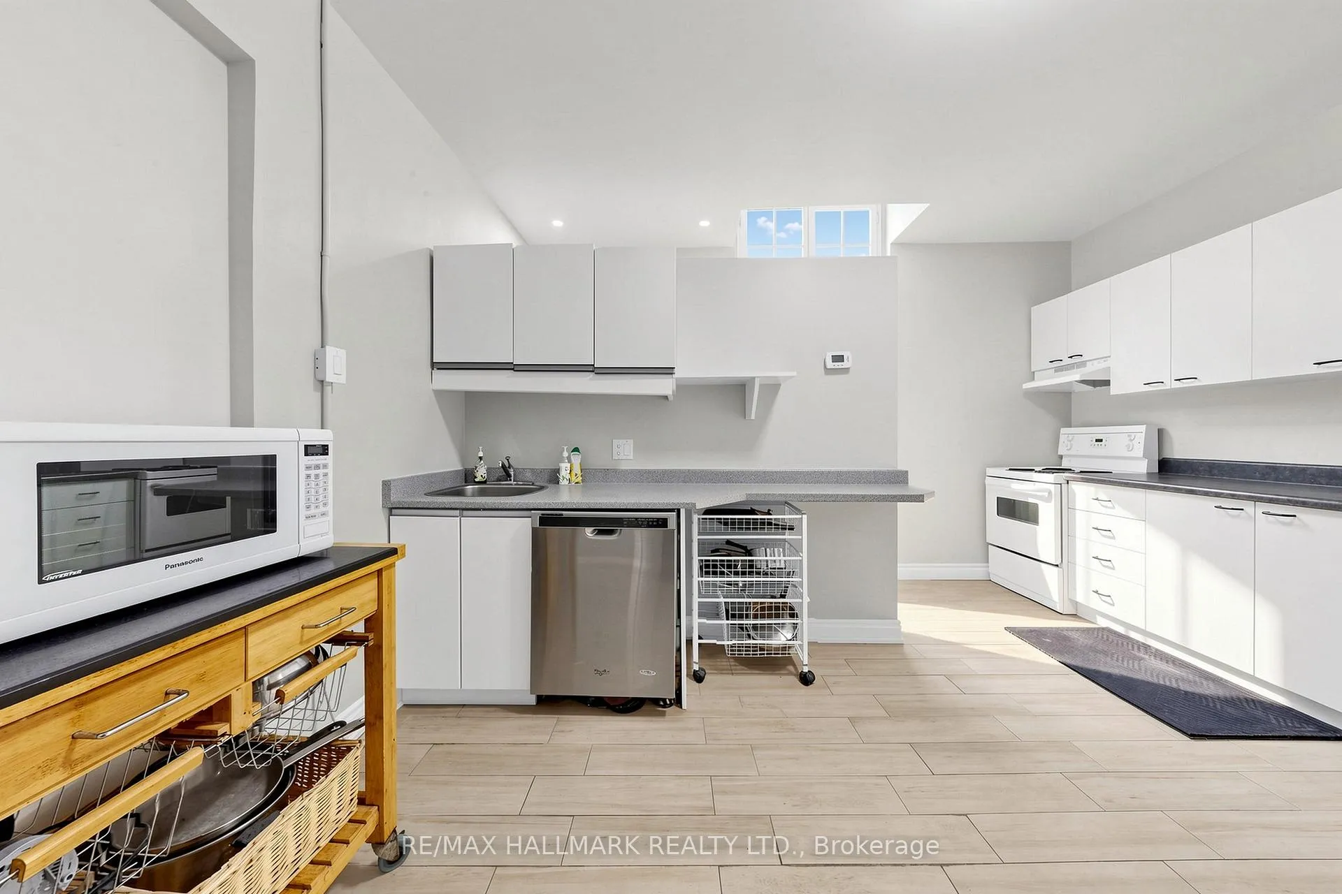Photo 19 of 856B Millwood Road, Toronto, Leaside — HOMEH