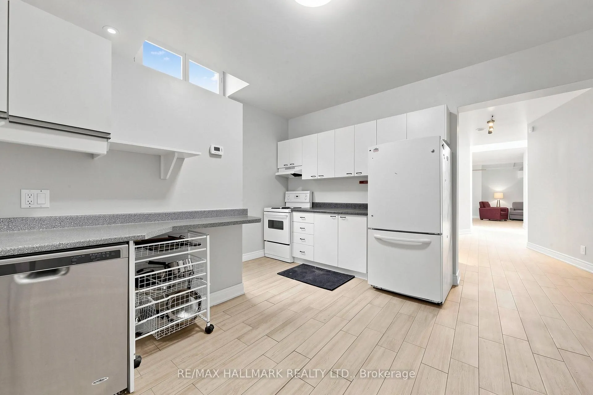 Photo 20 of 856B Millwood Road, Toronto, Leaside — HOMEH