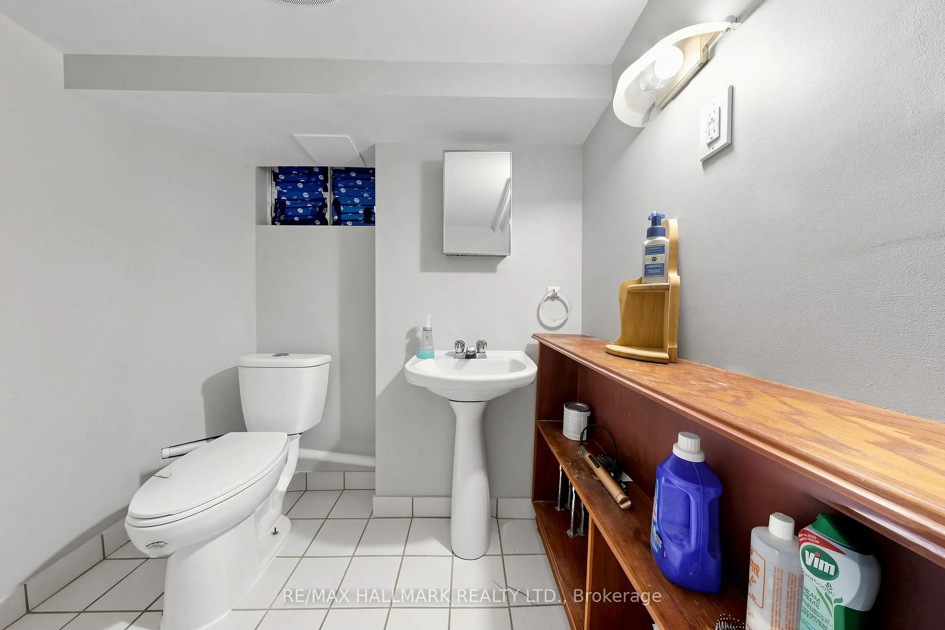 Photo 24 of 856B Millwood Road, Toronto, Leaside — HOMEH