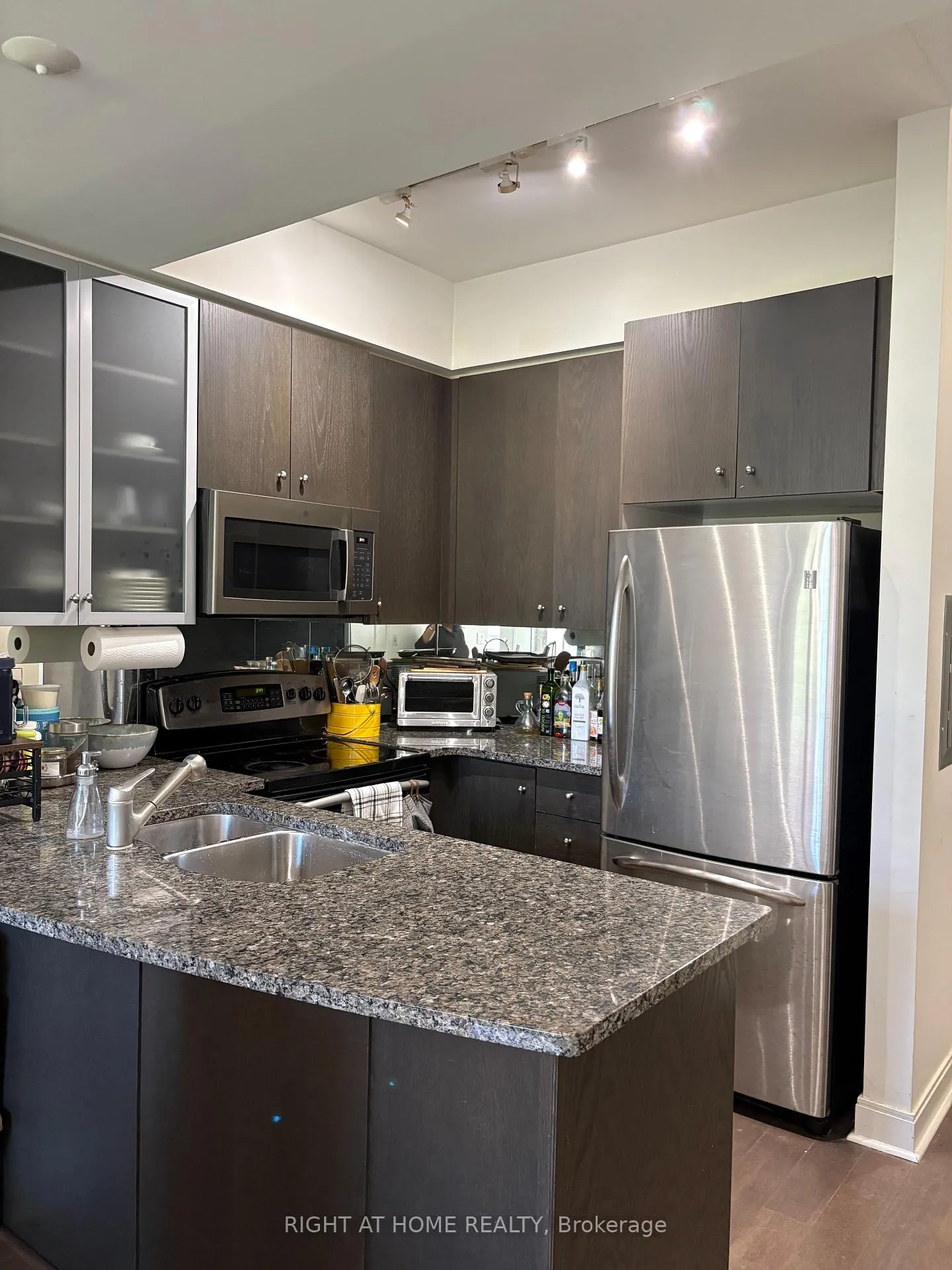 Photo 10 of Unit 412, 21 Scollard Street, Toronto, The Annex — HOMEH