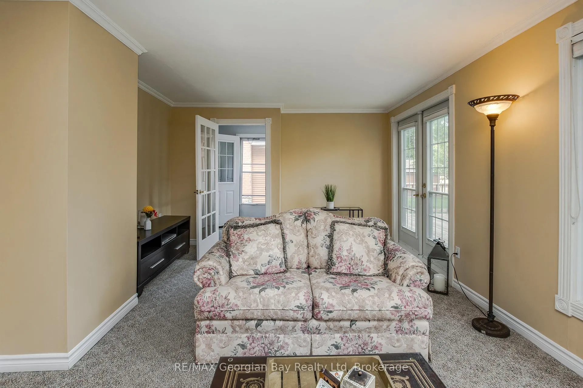 Photo 11 of 423 Ellen Street, Midland — HOMEH
