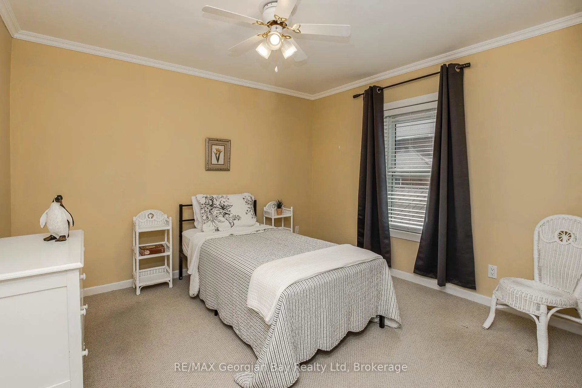 Photo 16 of 423 Ellen Street, Midland — HOMEH