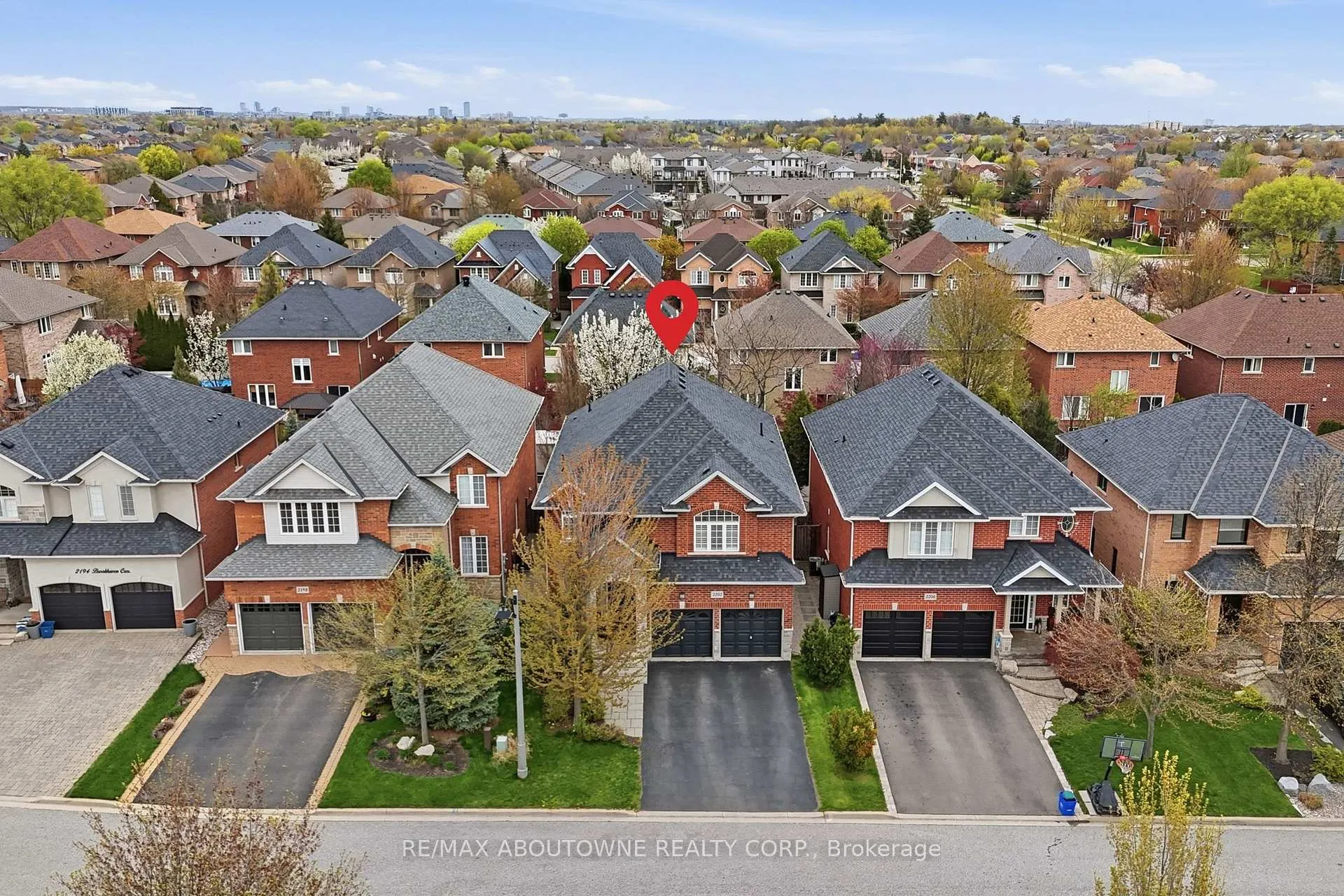 Photo 2 of 2202 Brookhaven Crescent, Oakville, Westmount — HOMEH