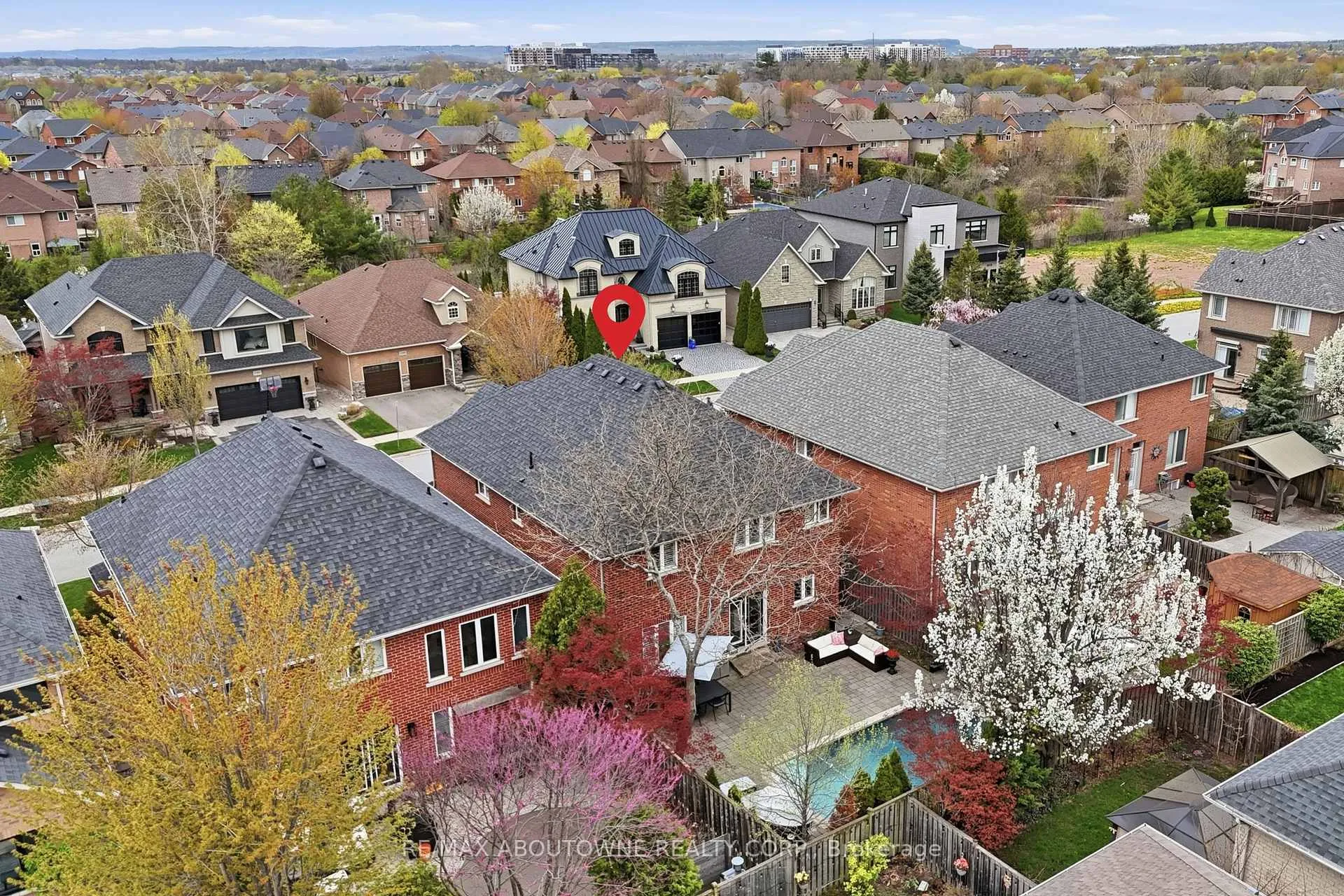 Photo 3 of 2202 Brookhaven Crescent, Oakville, Westmount — HOMEH