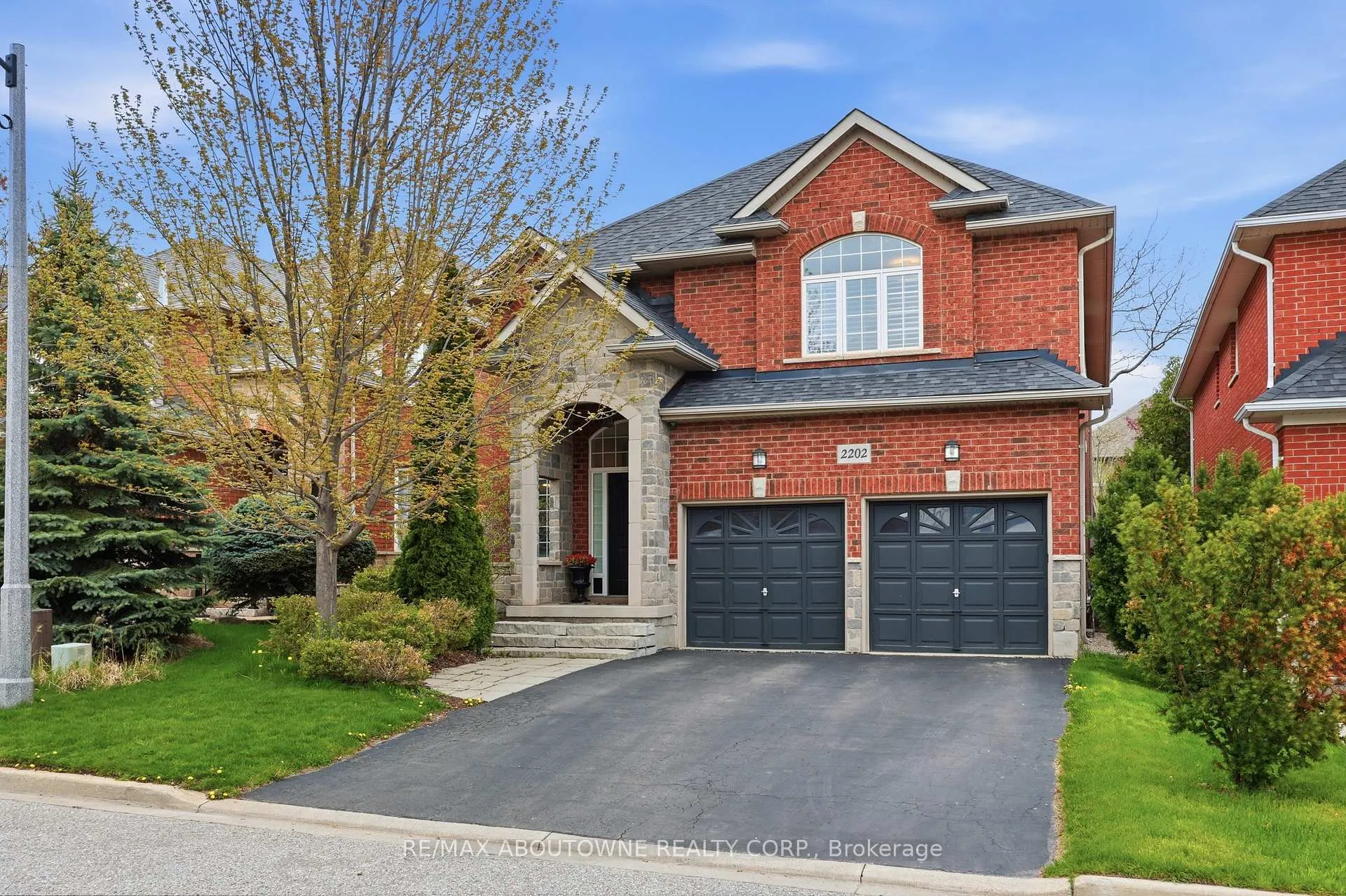 Photo 5 of 2202 Brookhaven Crescent, Oakville, Westmount — HOMEH