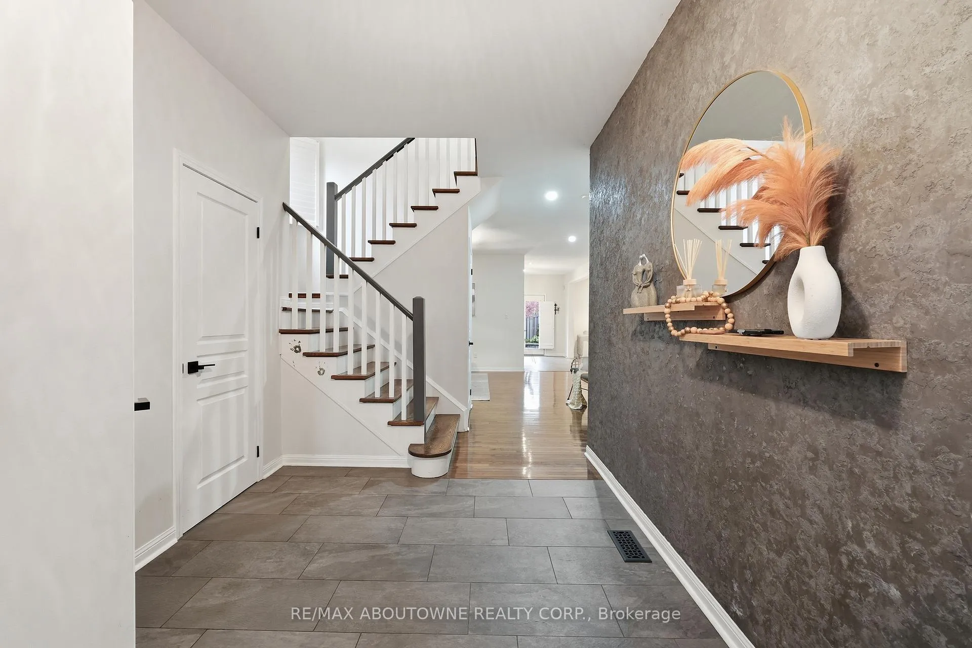 Photo 9 of 2202 Brookhaven Crescent, Oakville, Westmount — HOMEH