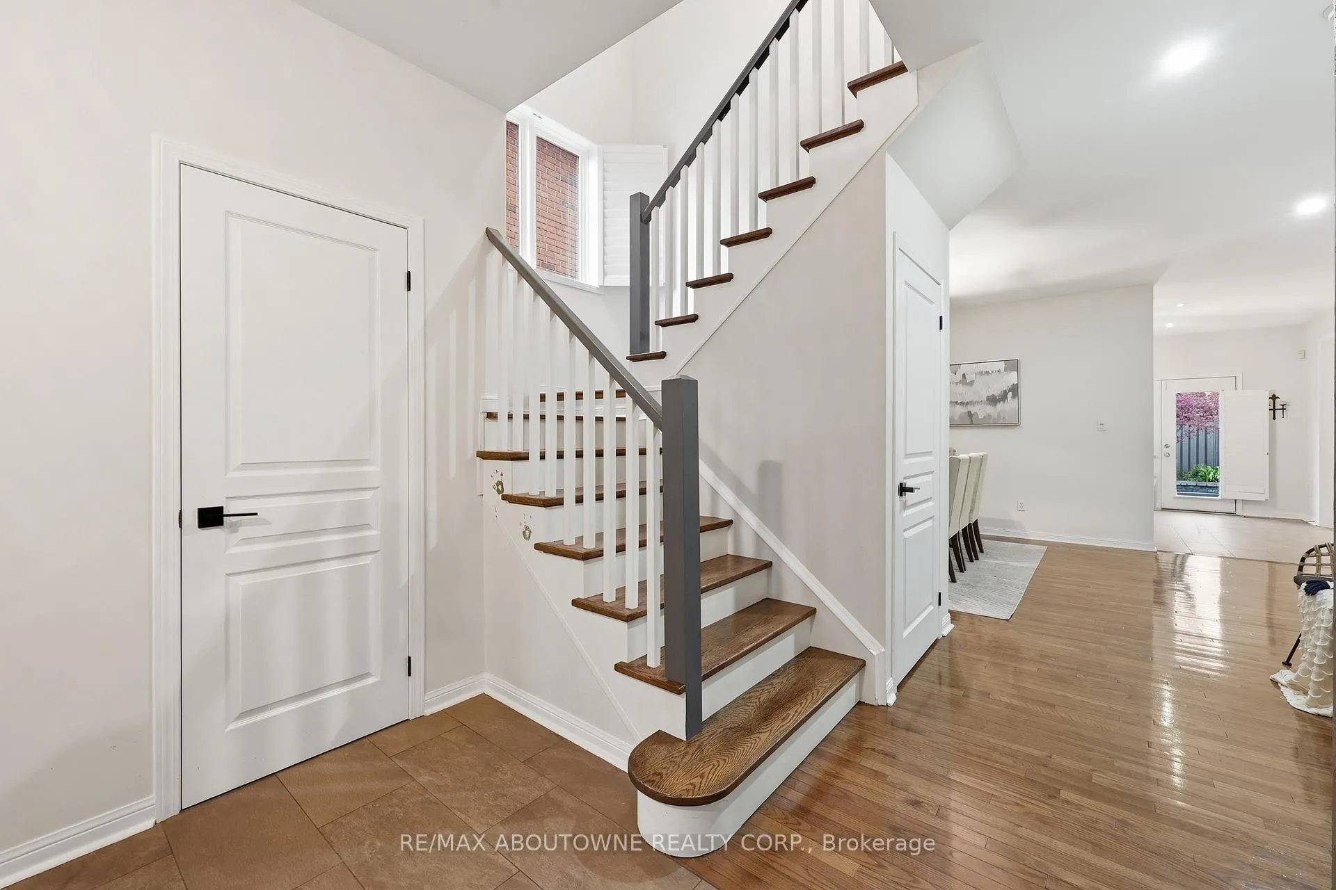 Photo 10 of 2202 Brookhaven Crescent, Oakville, Westmount — HOMEH
