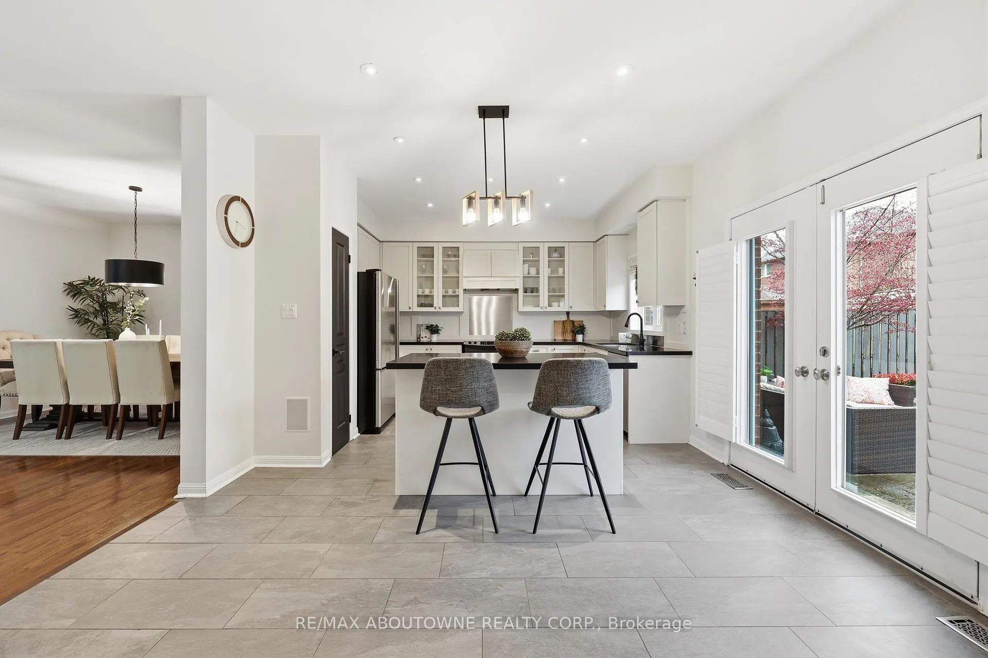 Photo 19 of 2202 Brookhaven Crescent, Oakville, Westmount — HOMEH