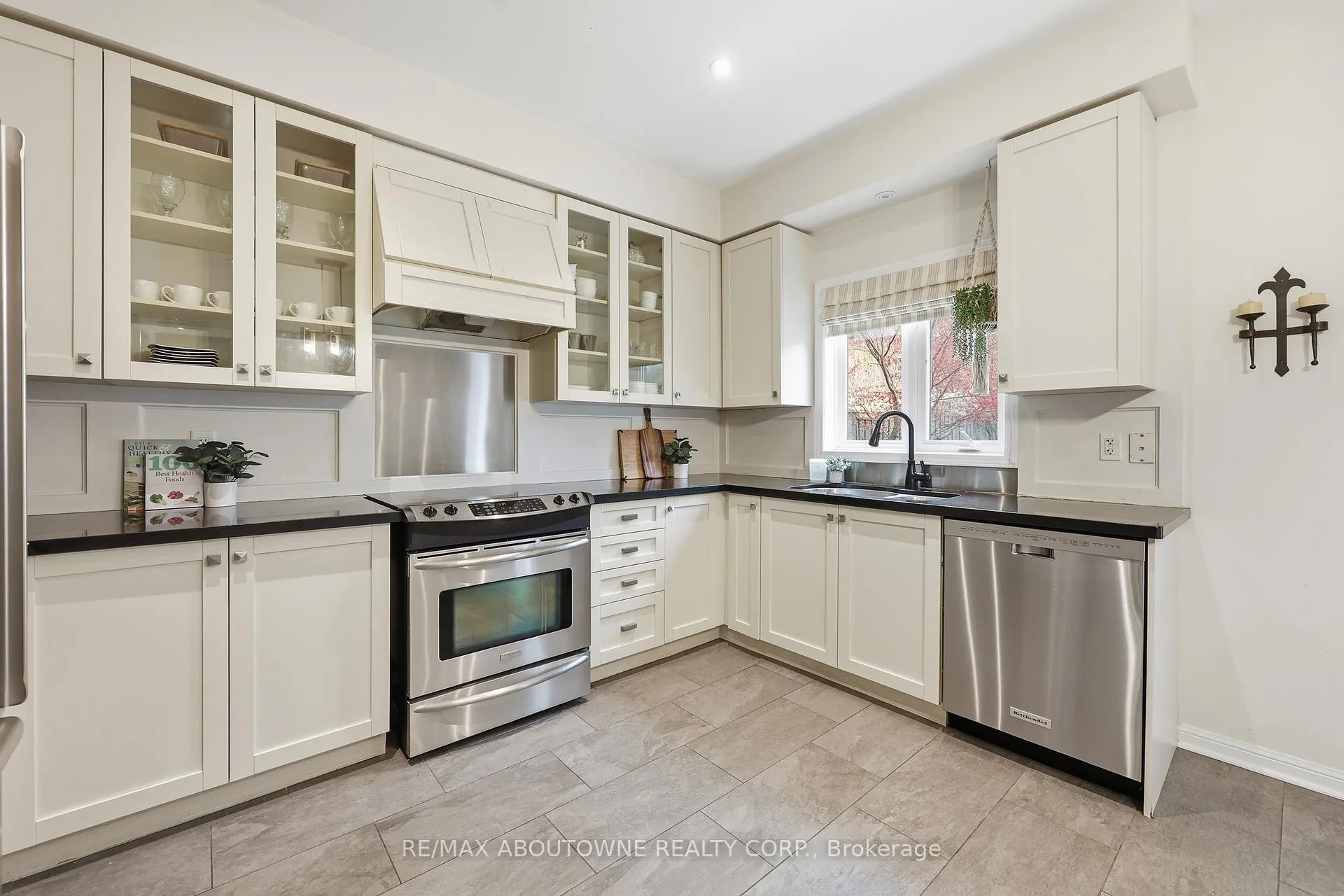 Photo 22 of 2202 Brookhaven Crescent, Oakville, Westmount — HOMEH