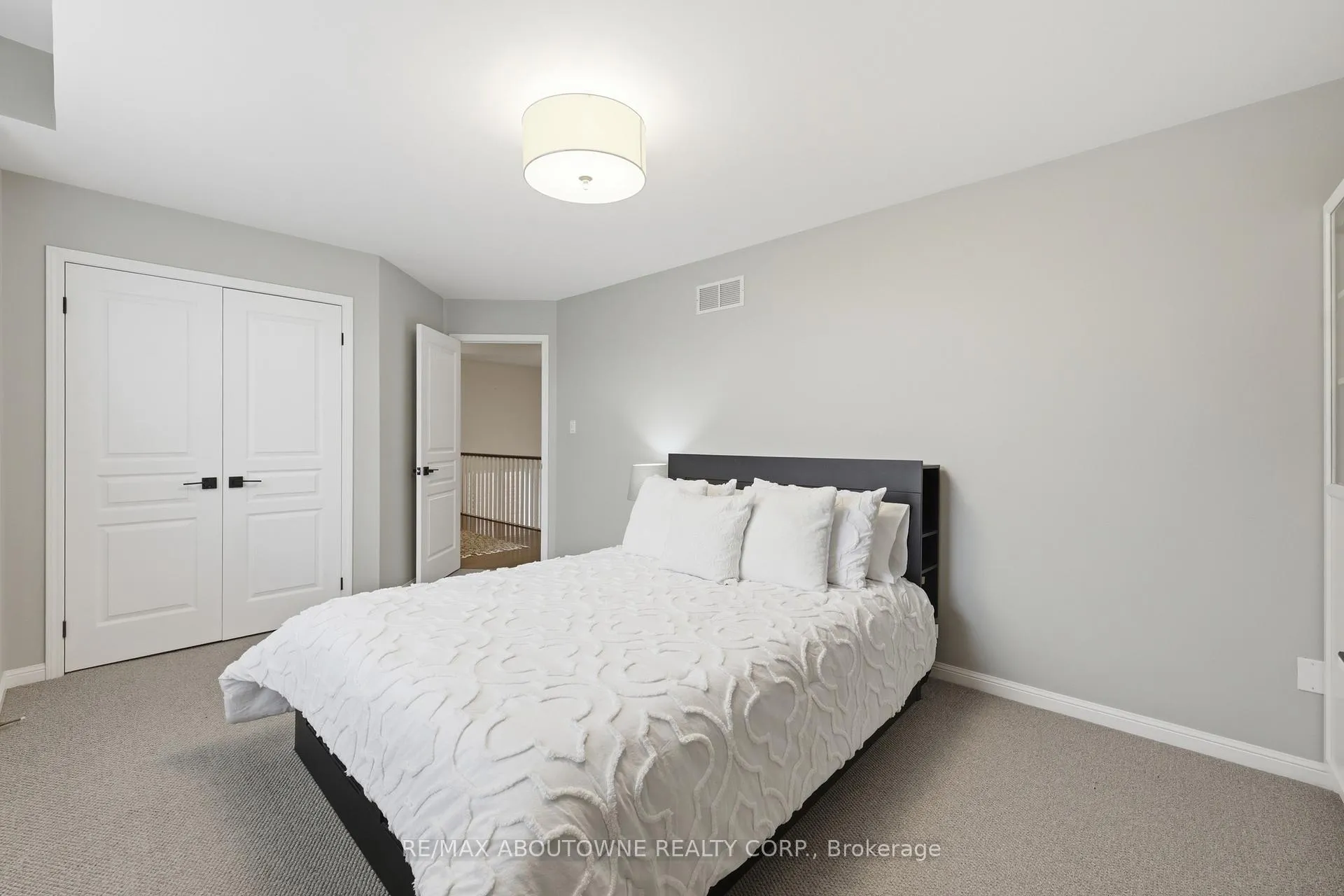 Photo 30 of 2202 Brookhaven Crescent, Oakville, Westmount — HOMEH