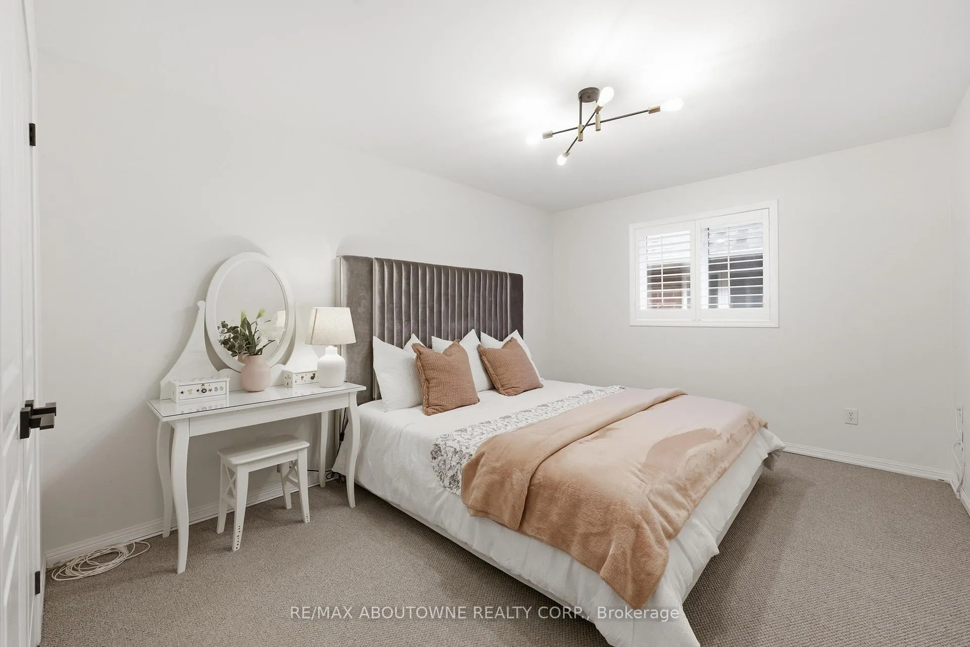Photo 31 of 2202 Brookhaven Crescent, Oakville, Westmount — HOMEH