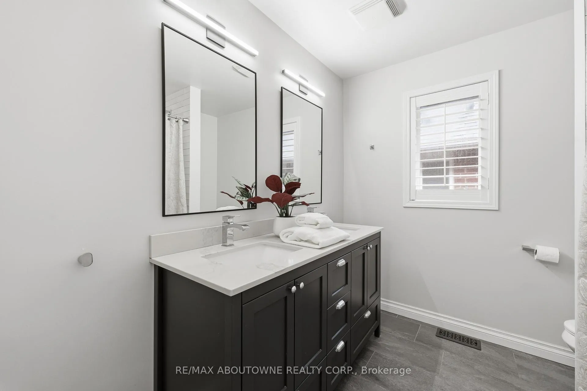 Photo 34 of 2202 Brookhaven Crescent, Oakville, Westmount — HOMEH