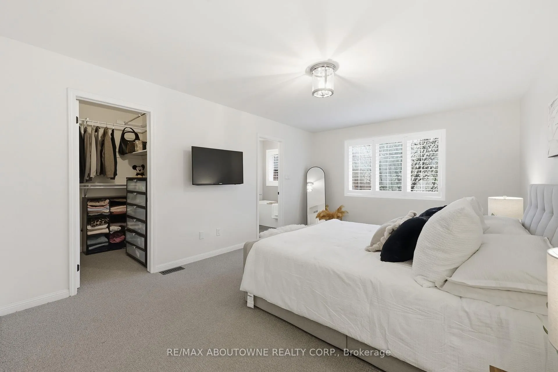 Photo 35 of 2202 Brookhaven Crescent, Oakville, Westmount — HOMEH
