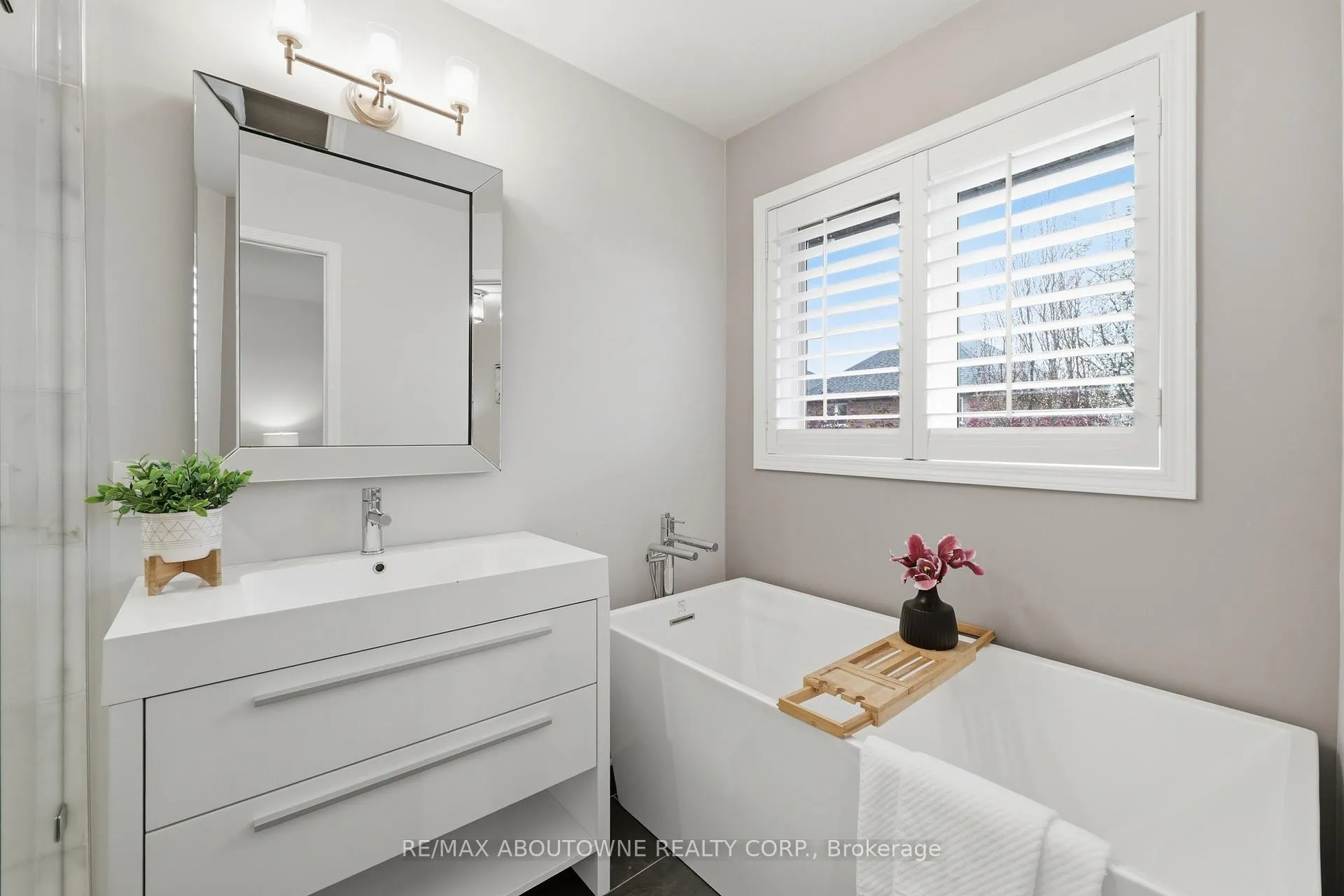 Photo 36 of 2202 Brookhaven Crescent, Oakville, Westmount — HOMEH