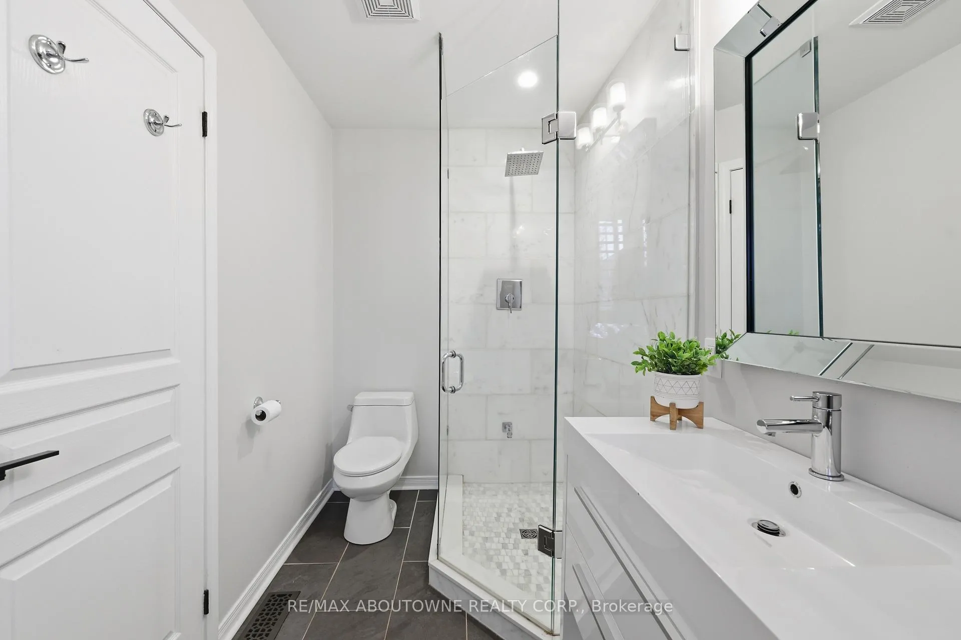 Photo 37 of 2202 Brookhaven Crescent, Oakville, Westmount — HOMEH