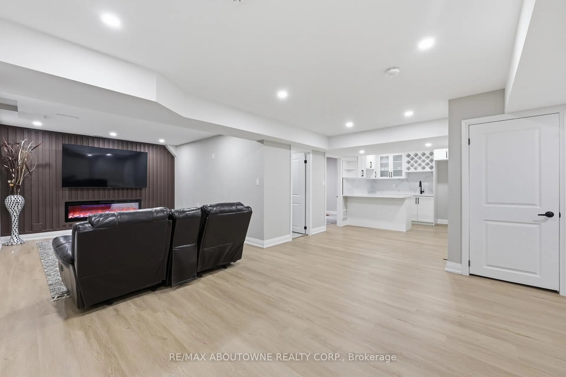 Photo 38 of 2202 Brookhaven Crescent, Oakville, Westmount — HOMEH
