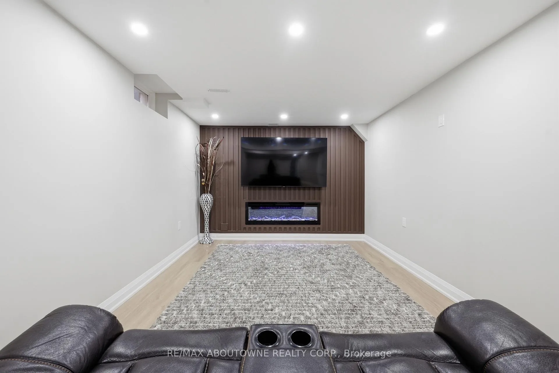 Photo 39 of 2202 Brookhaven Crescent, Oakville, Westmount — HOMEH